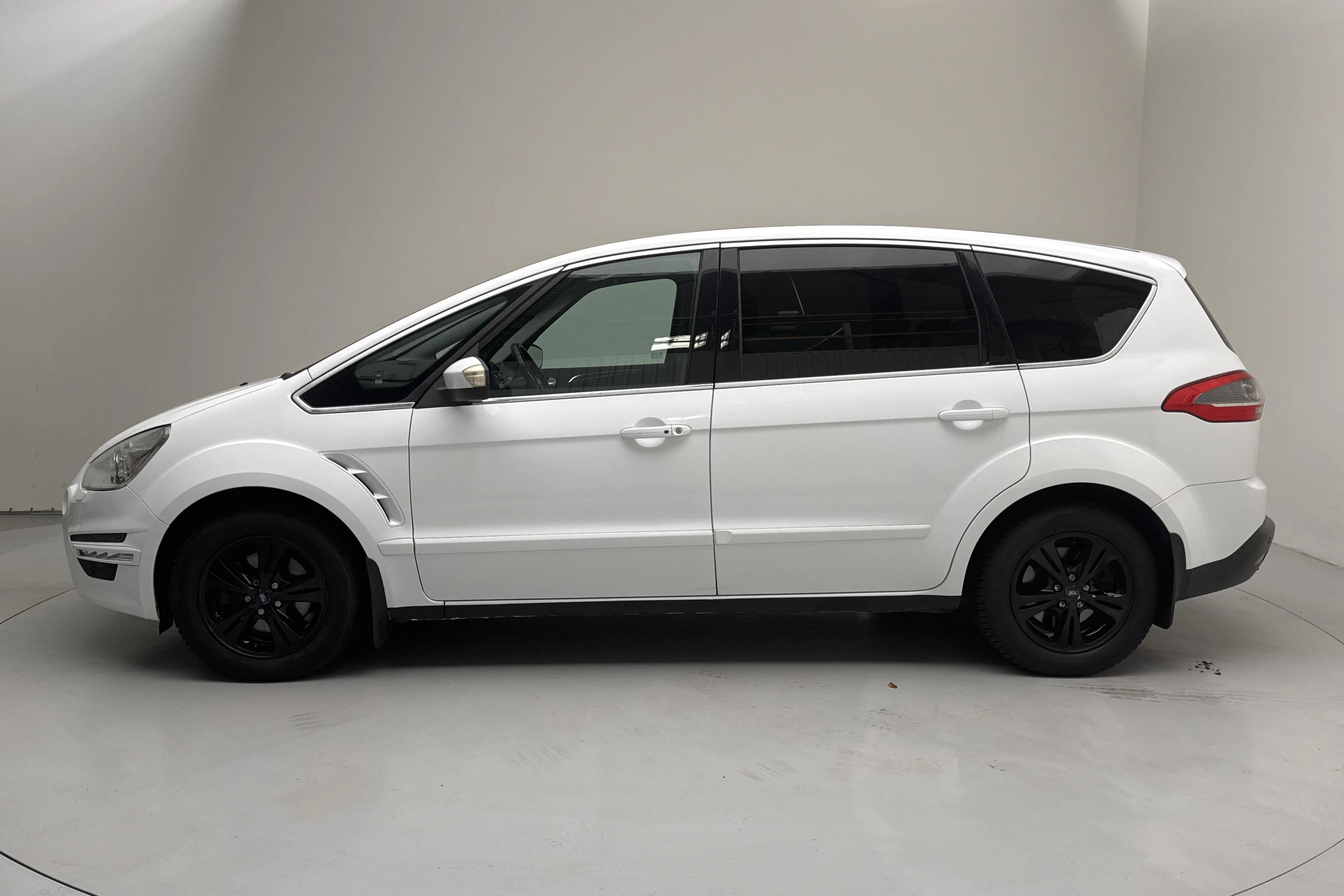 Presentationsfoto 2 av 15: Ford S-MAX 2.0 Duratorq TDCi (163hk) - 20 670 mil - Automat - vit - 2012