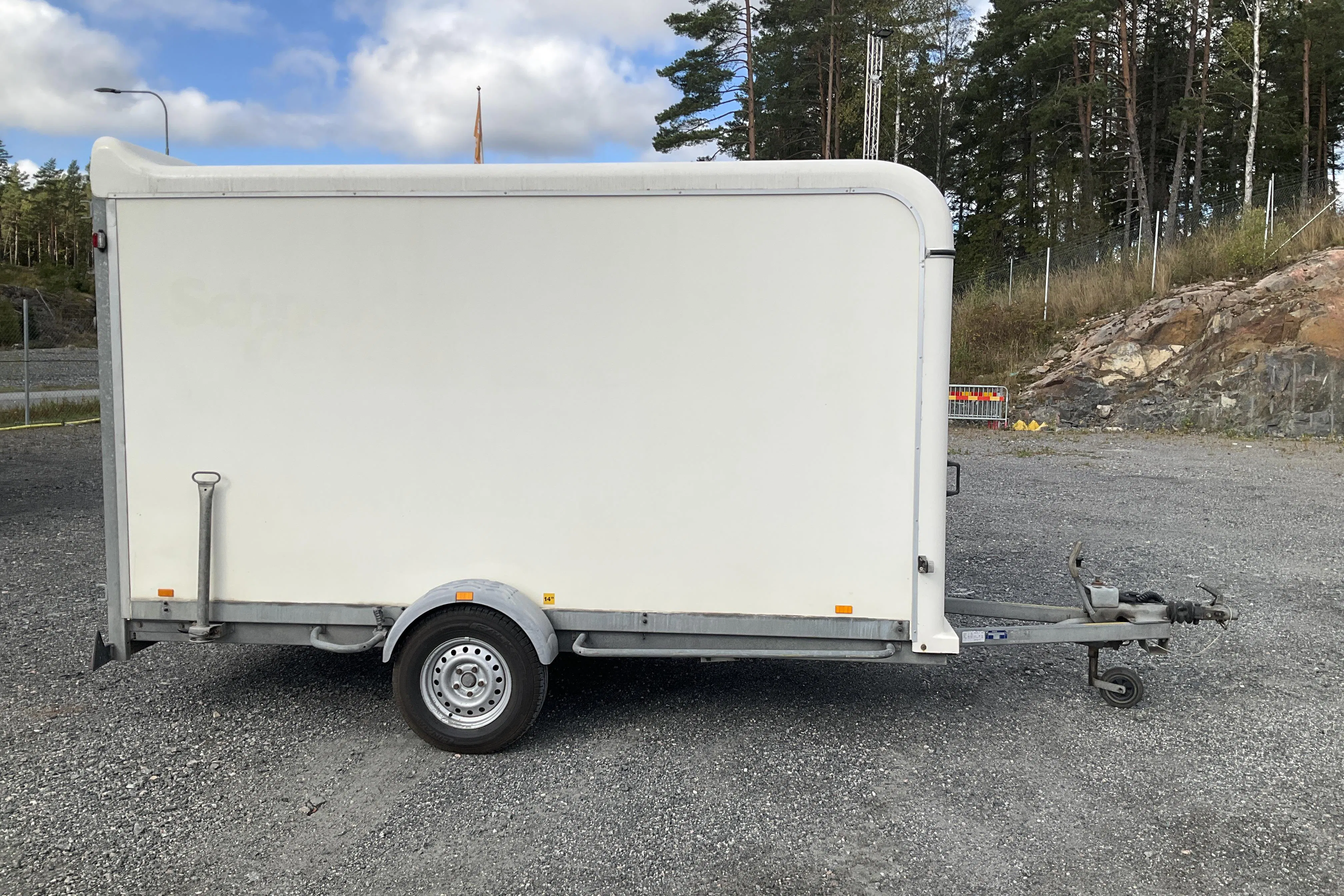 Presentation photo 2 of 18: THULE CE100035R Skåpsläpvagn Släpvagn - 0 km - white - 2008