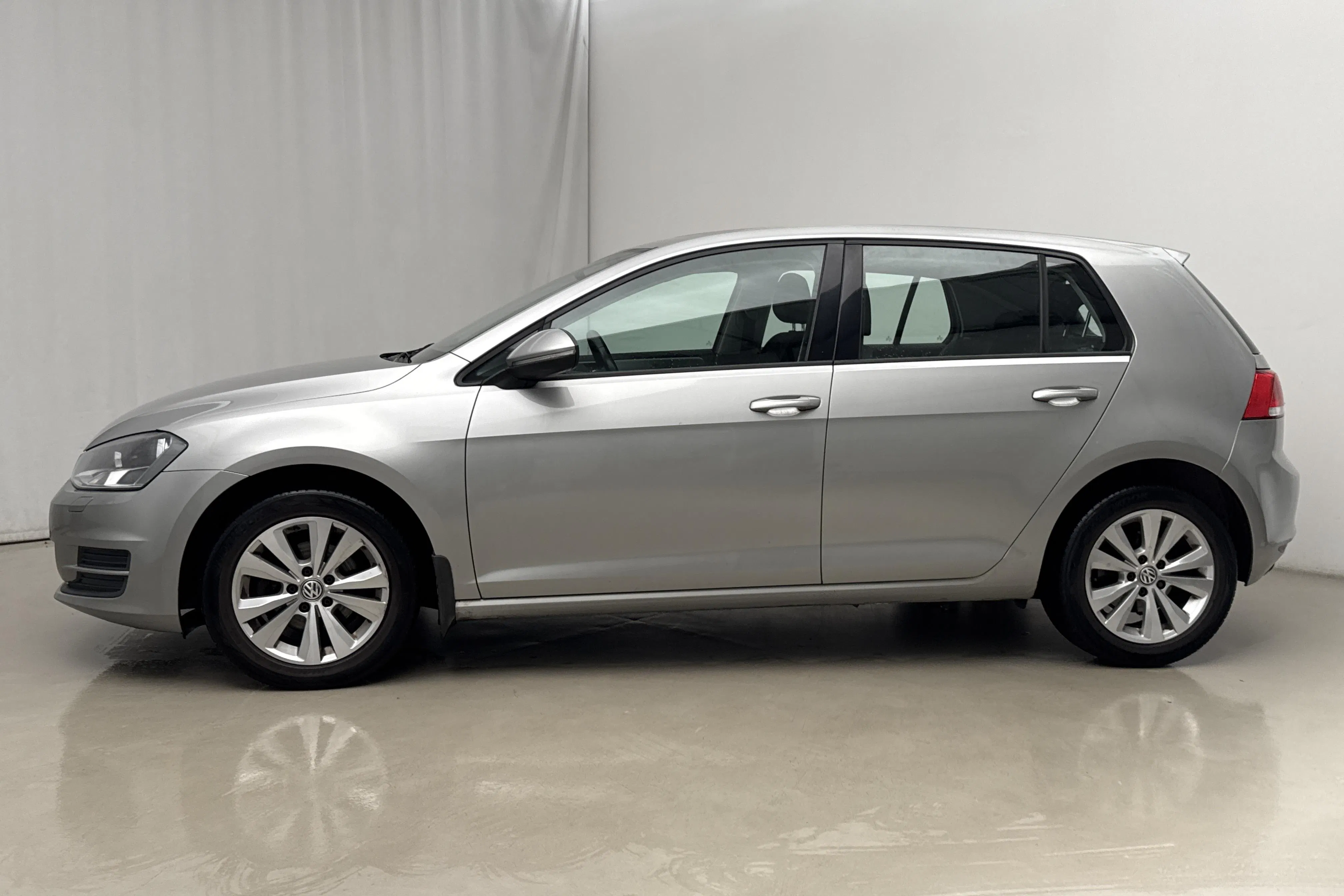 Presentationsfoto 2 av 15: VW Golf VII 1.2 TSI 5dr (105hk) - 12 711 mil - Manuell - silver - 2014