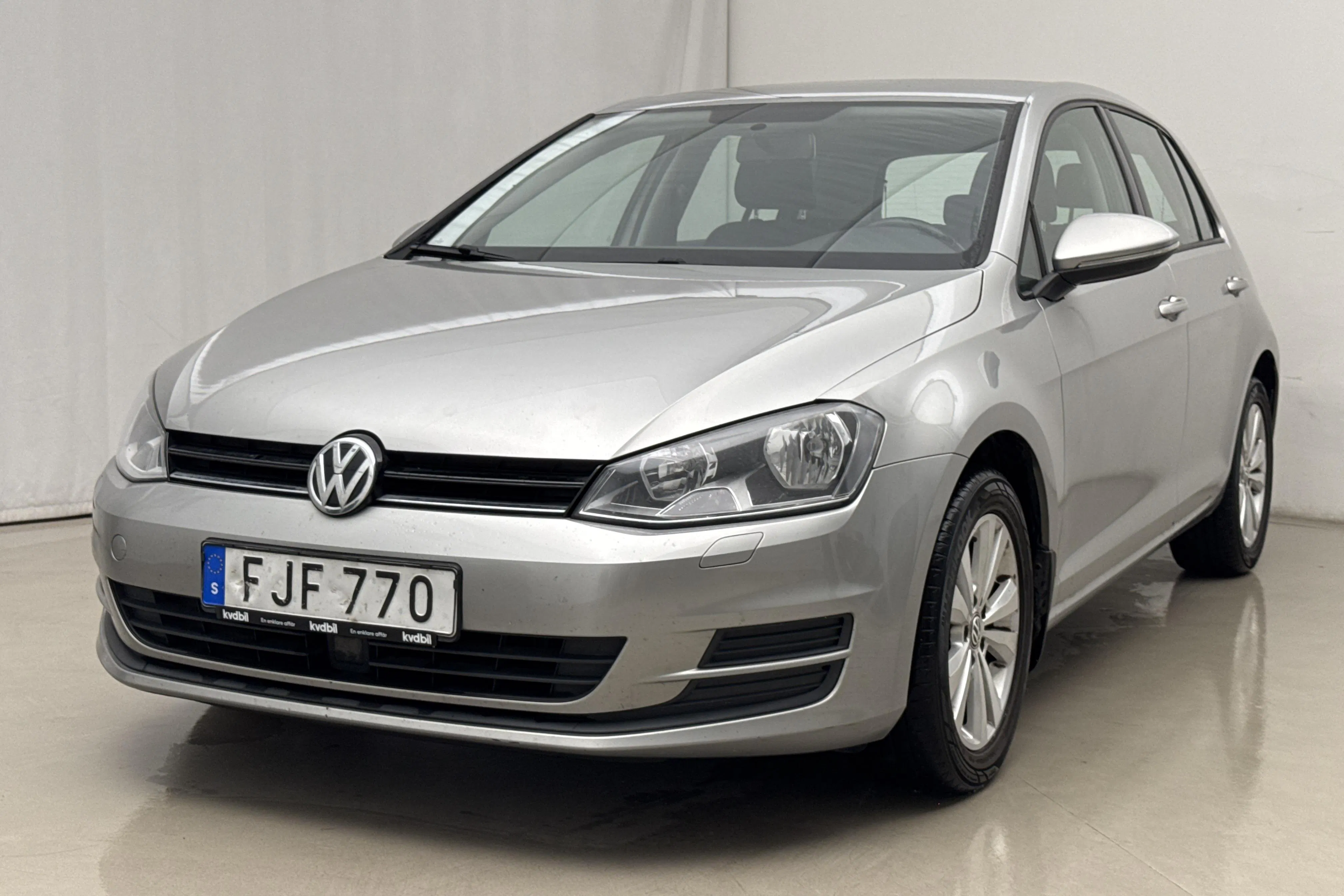 Presentationsfoto 1 av 15: VW Golf VII 1.2 TSI 5dr (105hk) - 12 711 mil - Manuell - silver - 2014