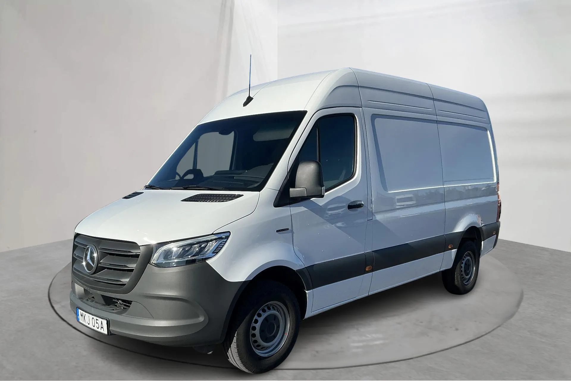 Presentation photo 1 of 15: Mercedes eSprinter 314 Skåp RWD 81kWh (136hk) - 1 200 km - Automatic - white - 2024