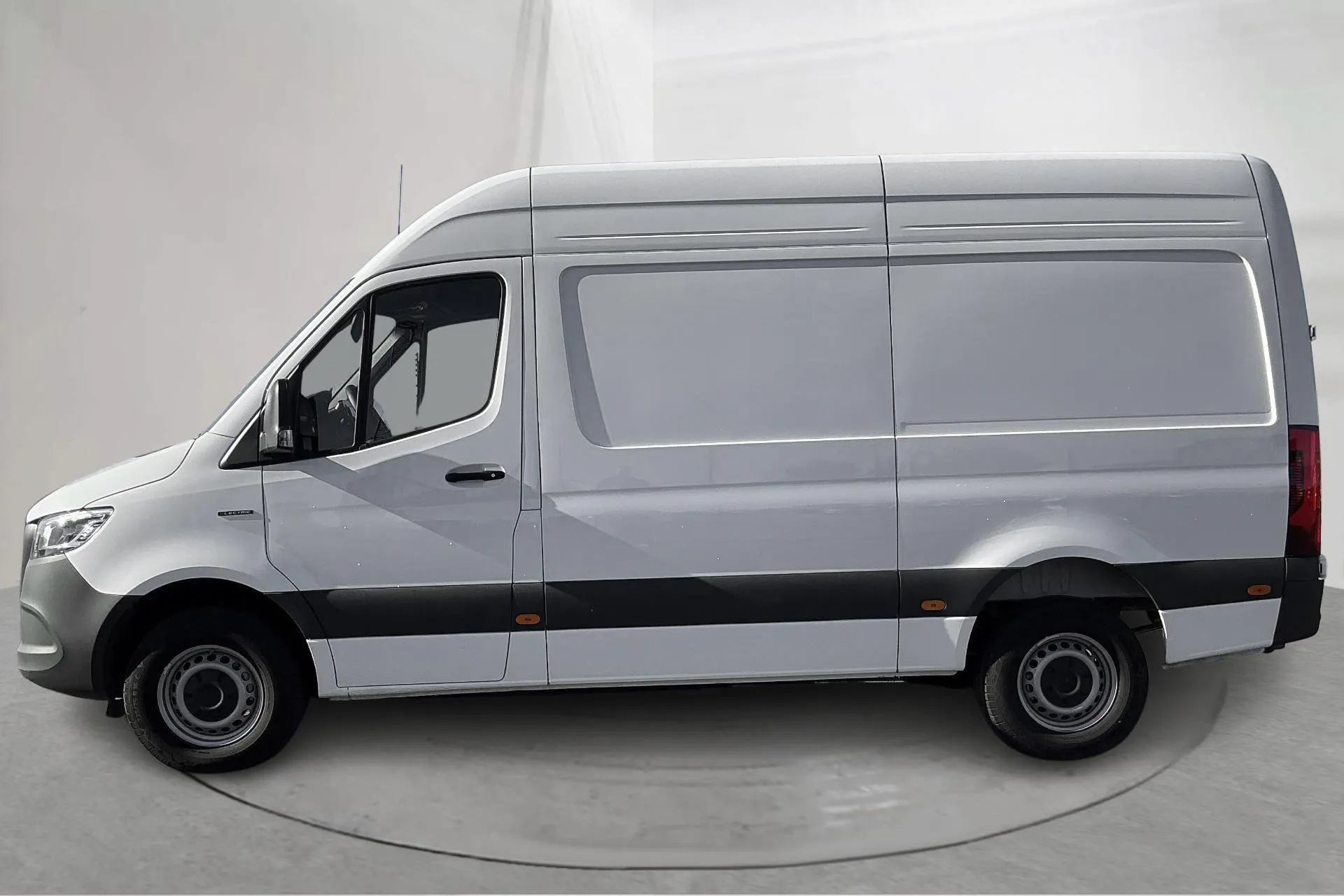 Presentation photo 2 of 15: Mercedes eSprinter 314 Skåp RWD 81kWh (136hk) - 1 200 km - Automatic - white - 2024