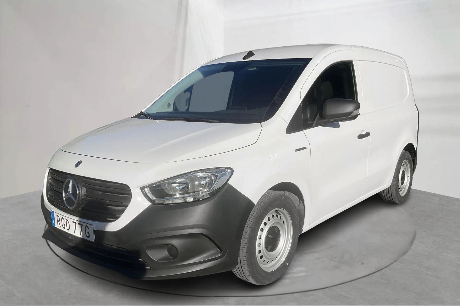 Presentationsfoto 1 av 17: Mercedes eCitan Skåp 45kWh (122hk) - 129 mil - Automat - vit - 2024