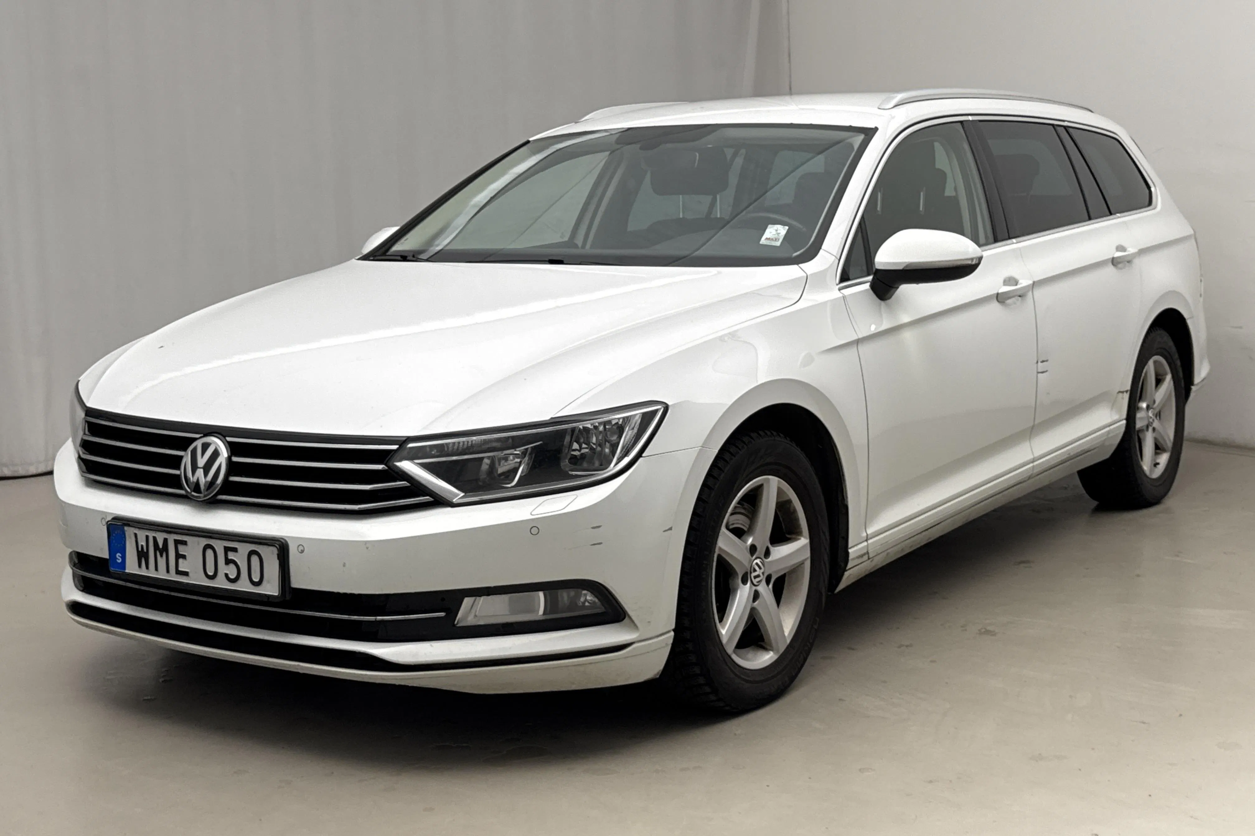 Presentation photo 1 of 15: VW Passat 2.0 TDI Sportscombi (150hk) - 230 000 km - Manual - white - 2015
