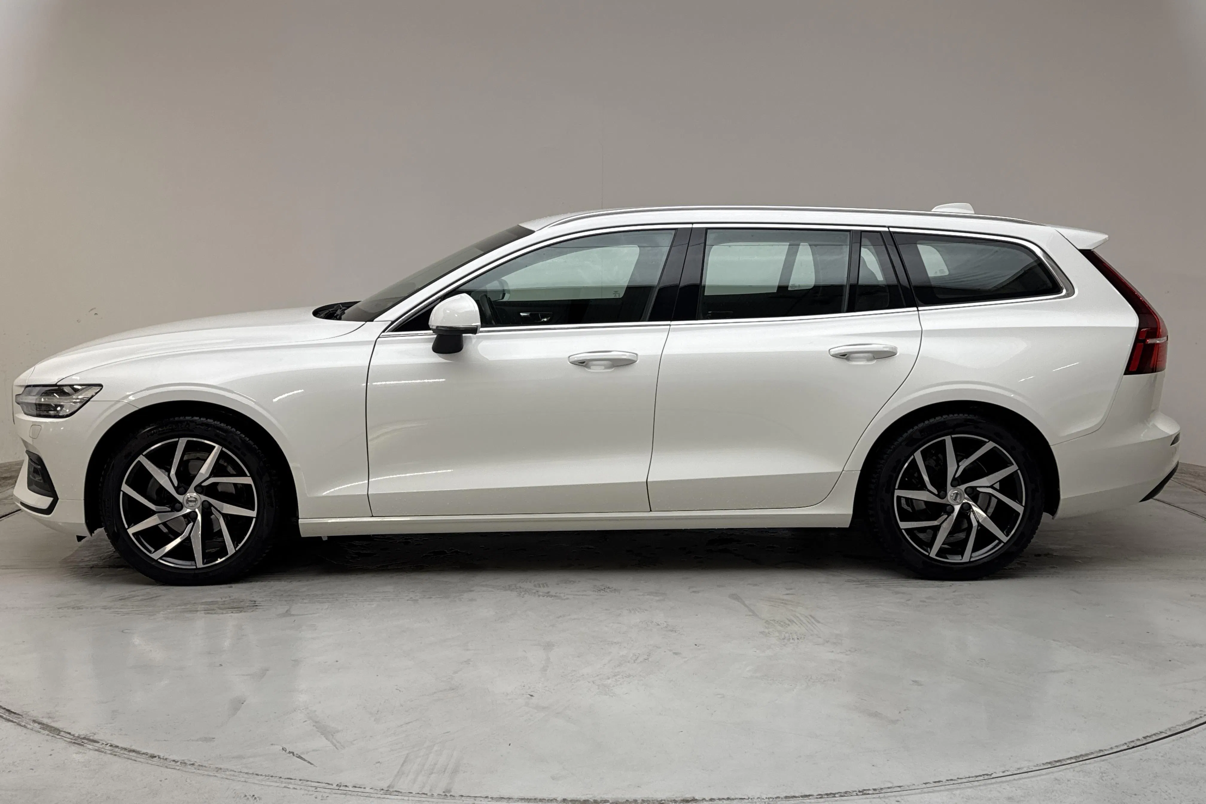Presentation photo 2 of 15: Volvo V60 D3 (150hk) - 84 190 km - Automatic - white - 2020