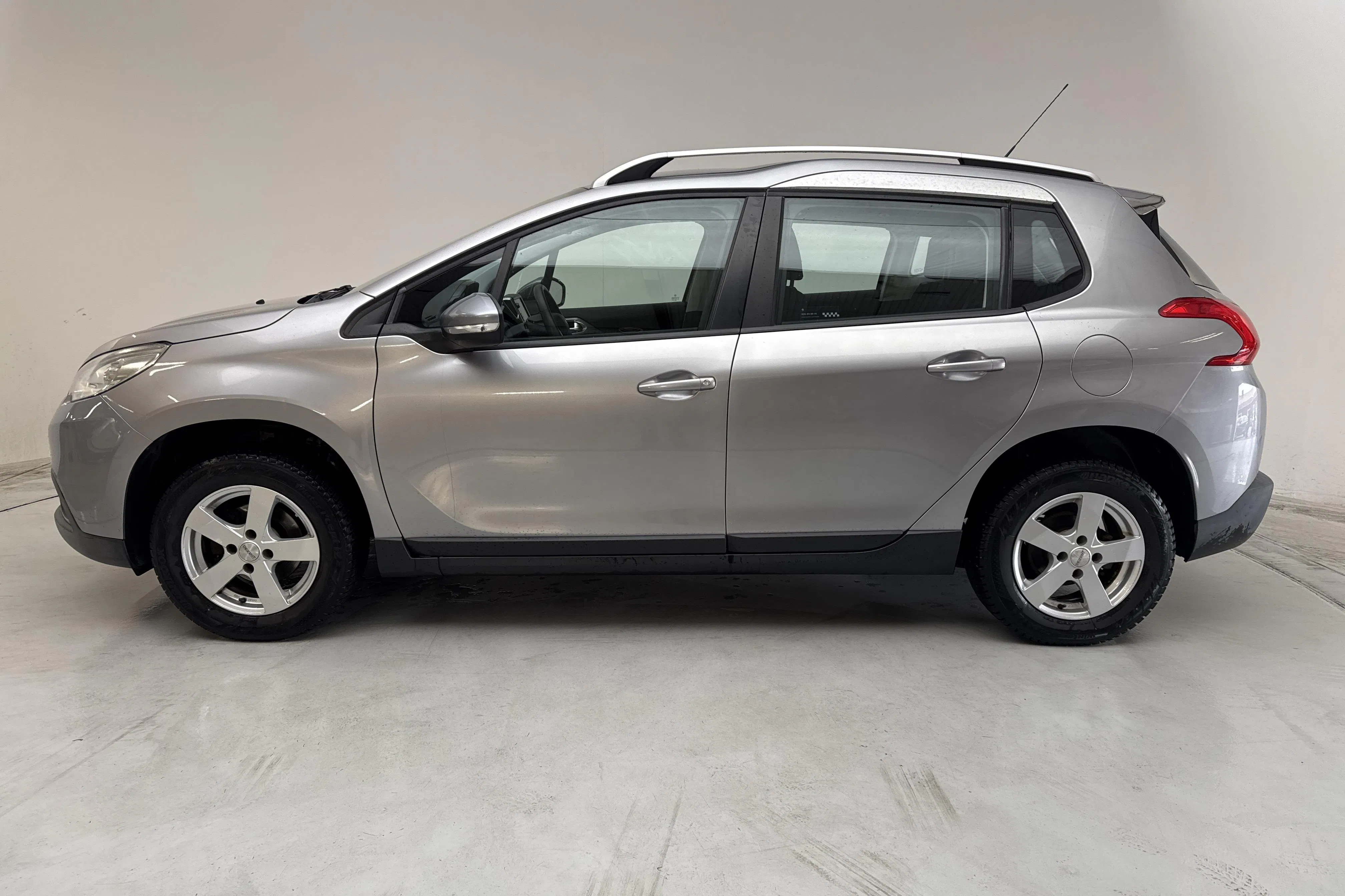 Presentationsfoto 2 av 11: Peugeot 2008 1.2 VTi (82hk) - 4 454 mil - Manuell - grå - 2015