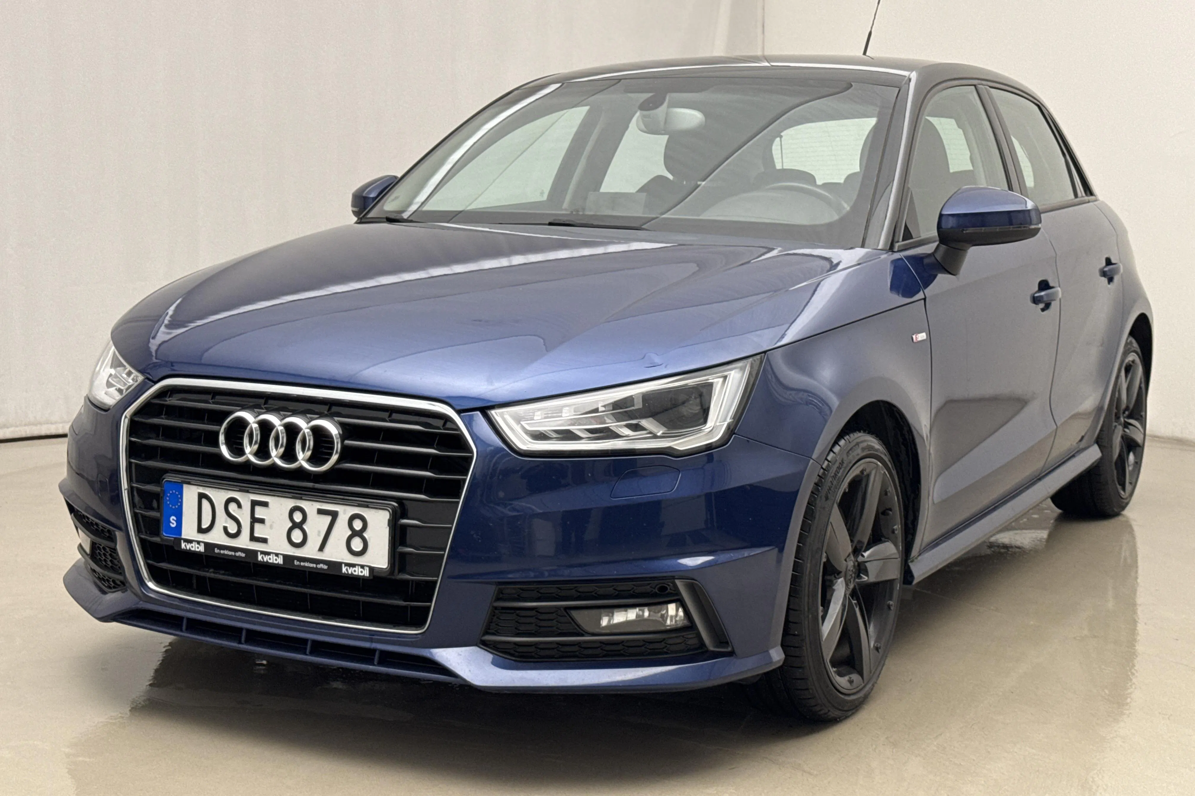 Presentationsfoto 1 av 15: Audi A1 1.6 TDI Sportback (116hk) - 11 656 mil - Automat - blå - 2016