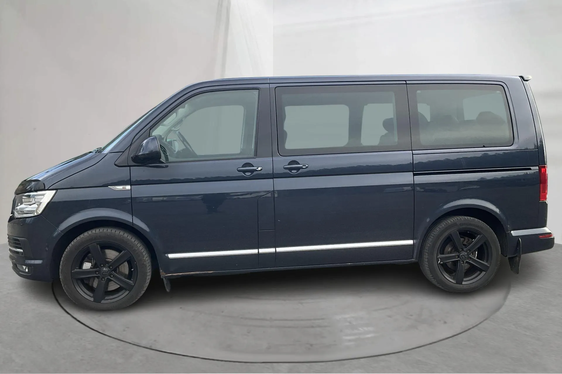 Presentation photo 2 of 19: VW Multivan T6 2.0 TDI BMT 4MOTION (204hk) - 190 330 km - Automatic - blue - 2018