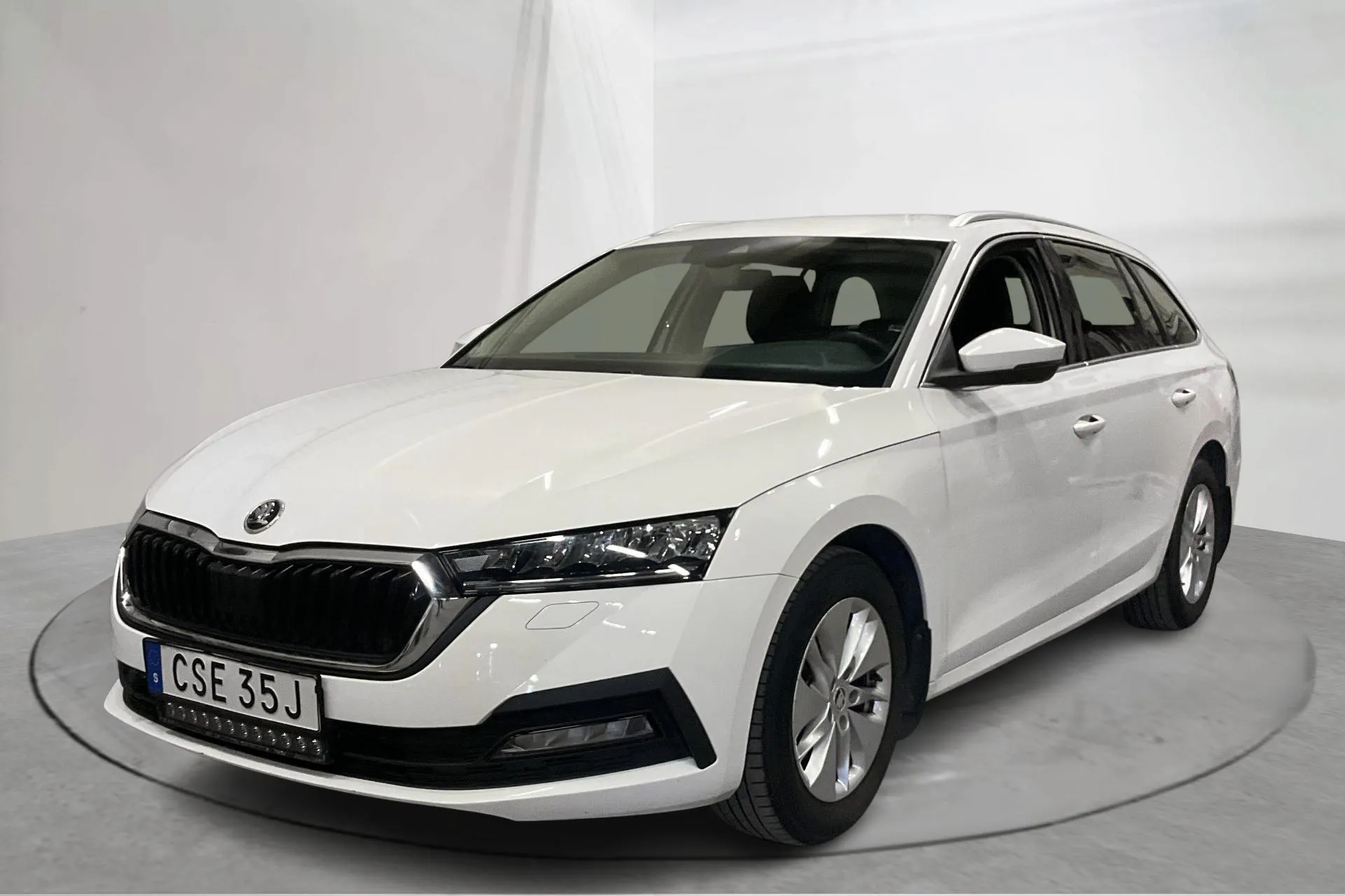 Presentationsfoto 1 av 18: Skoda Octavia G-TEC 1.5 TSI Combi (130hk) - 5 538 mil - Automat - vit - 2021