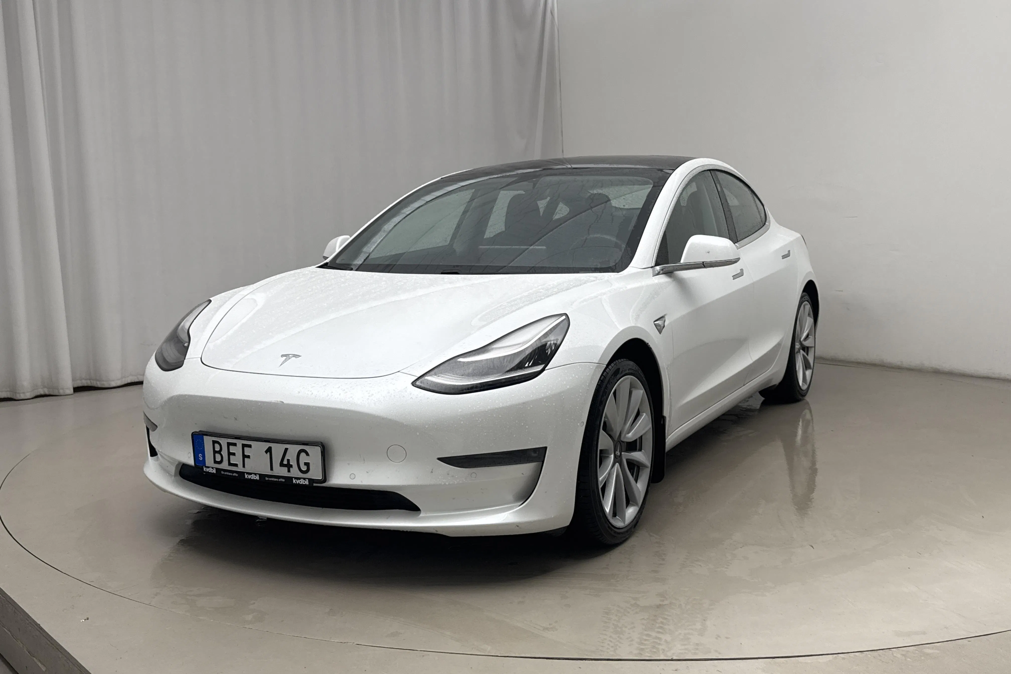 Presentationsfoto 1 av 22: Tesla Model 3 Long Range Dual Motor AWD - 12 388 mil - Automat - vit - 2020