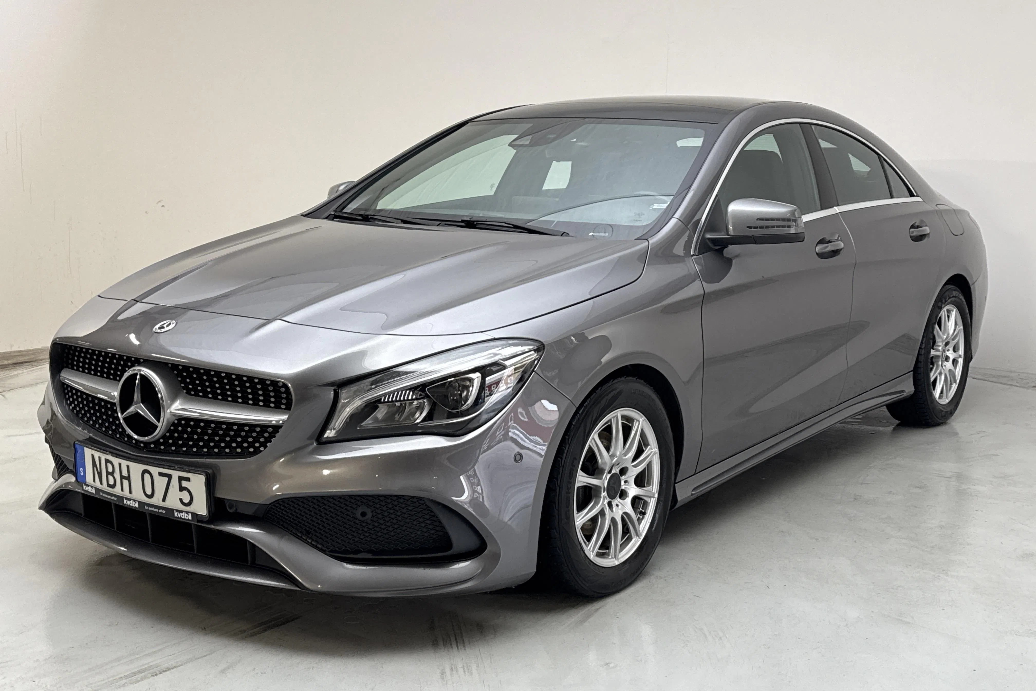 Presentation photo 1 of 13: Mercedes CLA 200 Coupé C117 (156hk) - 109 150 km - Automatic - dark grey - 2018