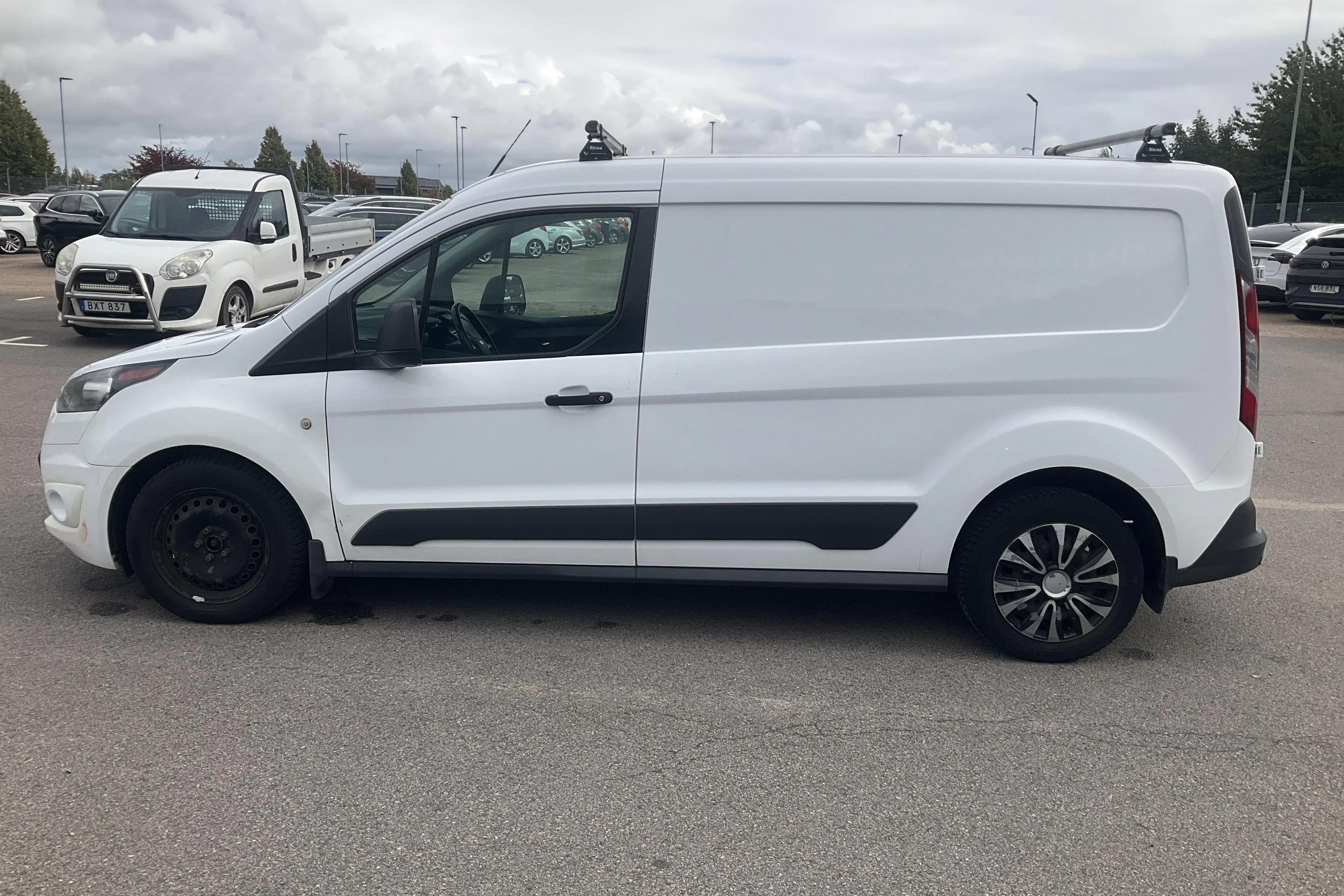 Presentationsfoto 2 av 13: Ford Transit Connect 1.5 TDCi (120hk) - 23 580 mil - Automat - vit - 2017