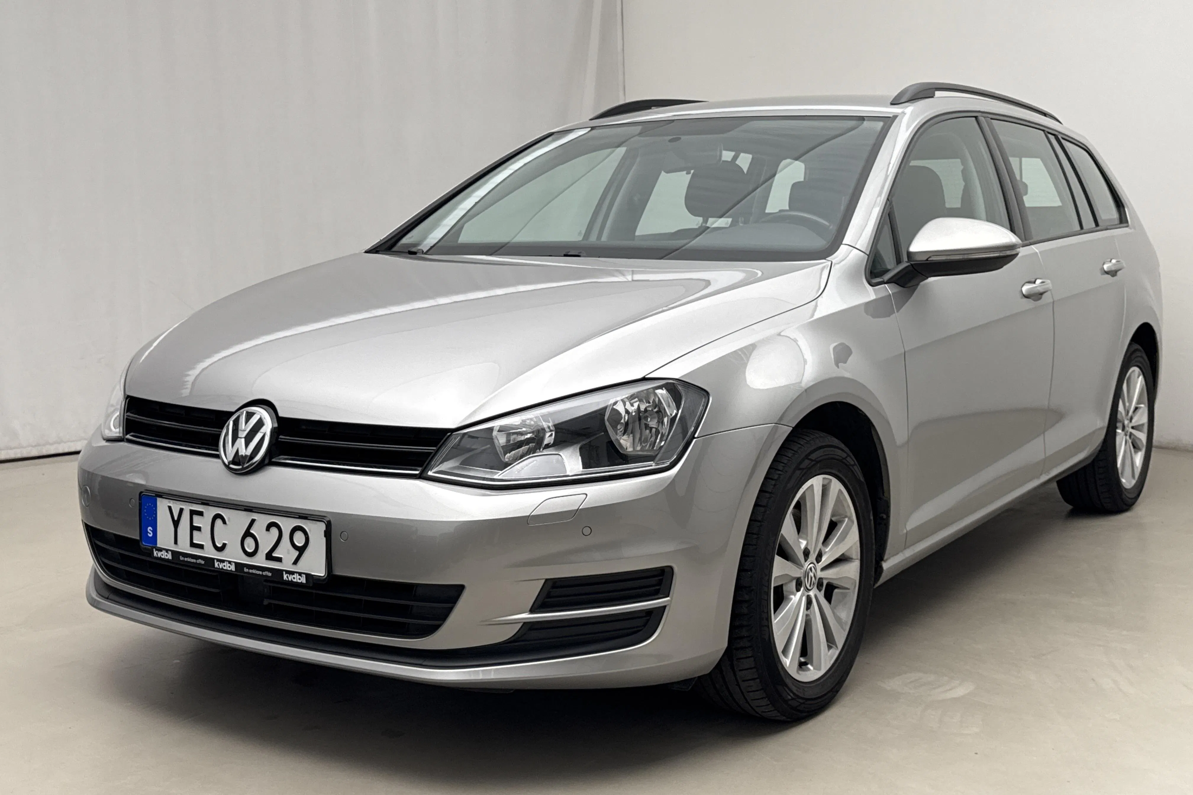 Presentation photo 1 of 19: VW Golf VII 1.2 TSI Sportscombi (110hk) - 83 560 km - Manual - silver - 2016