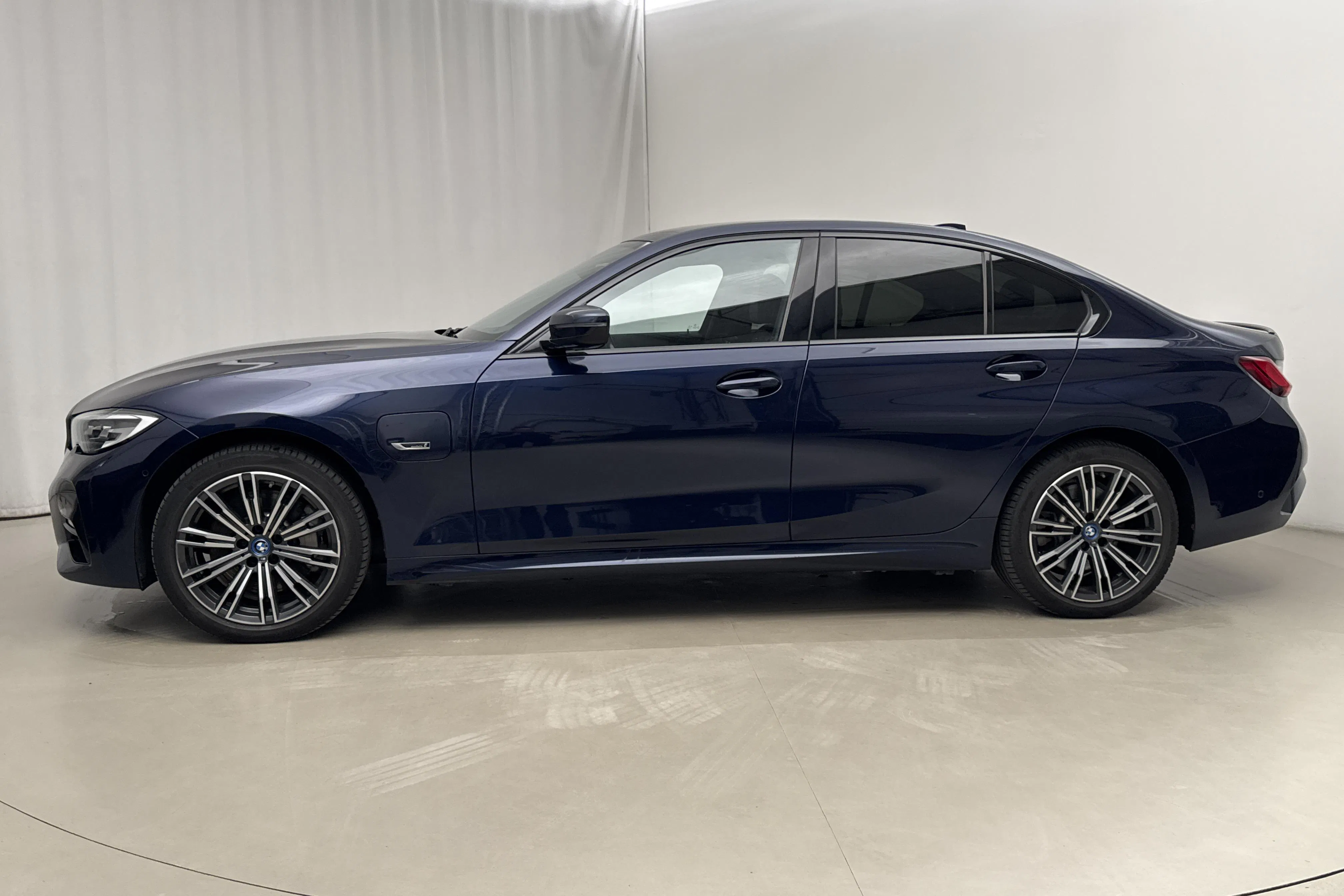 Presentation photo 2 of 21: BMW 330e xDrive Sedan, G20 (292hk) - 75 360 km - Automatic - blue - 2022