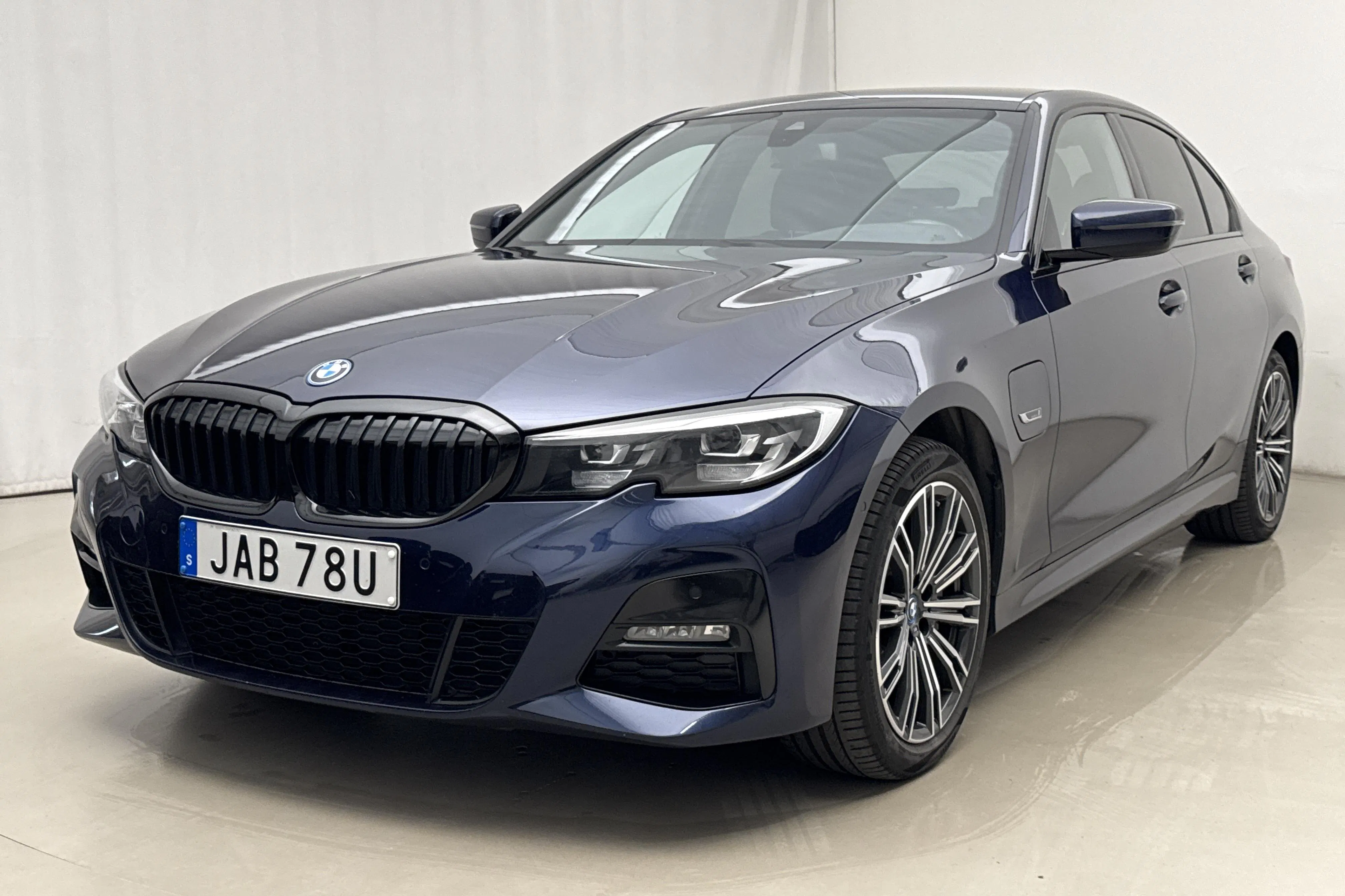 Presentation photo 1 of 21: BMW 330e xDrive Sedan, G20 (292hk) - 75 360 km - Automatic - blue - 2022