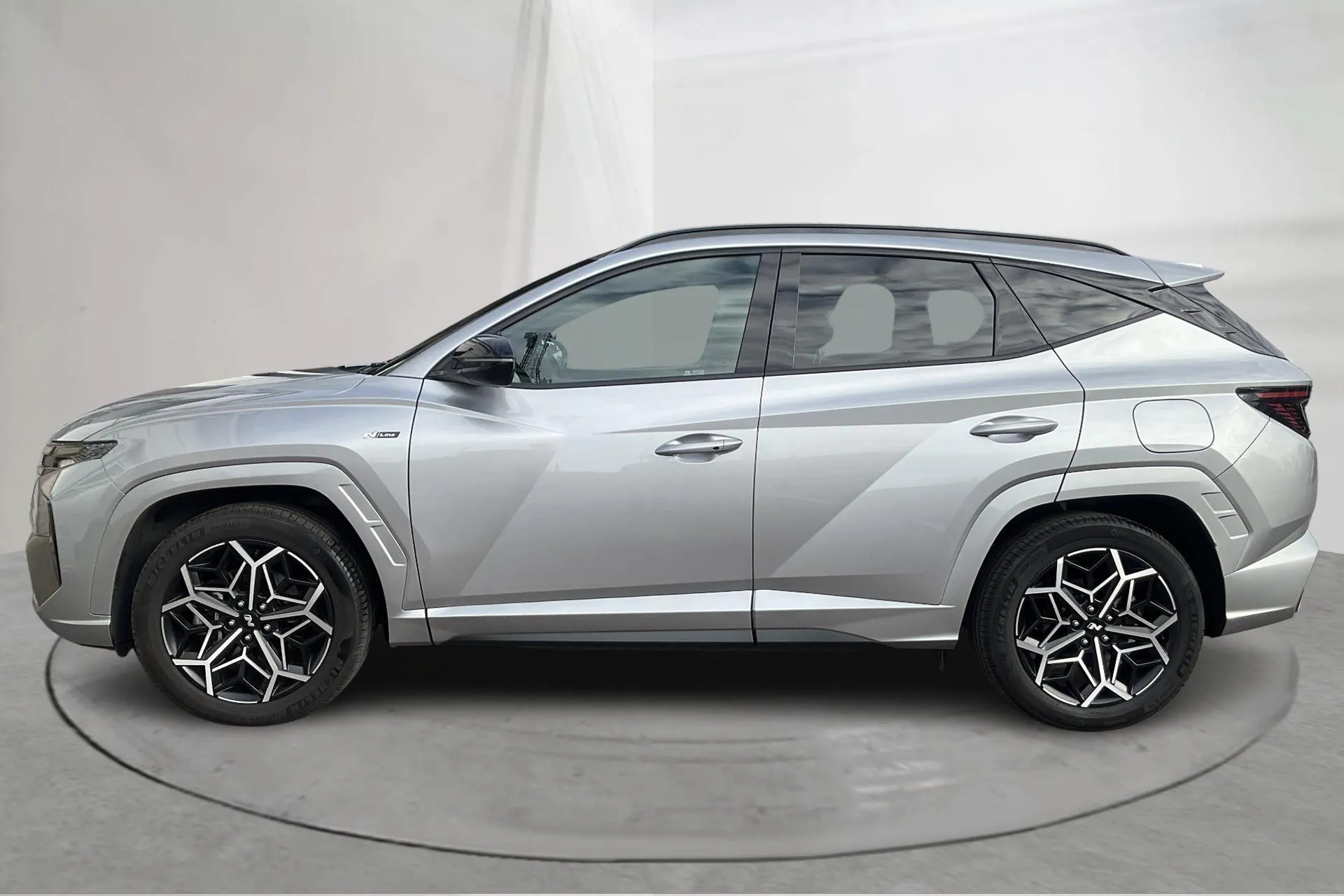 Presentationsfoto 2 av 18: Hyundai Tucson 1.6 GDI plug-in hybrid 4WD (265hk) - 2 750 mil - Automat - grå - 2022