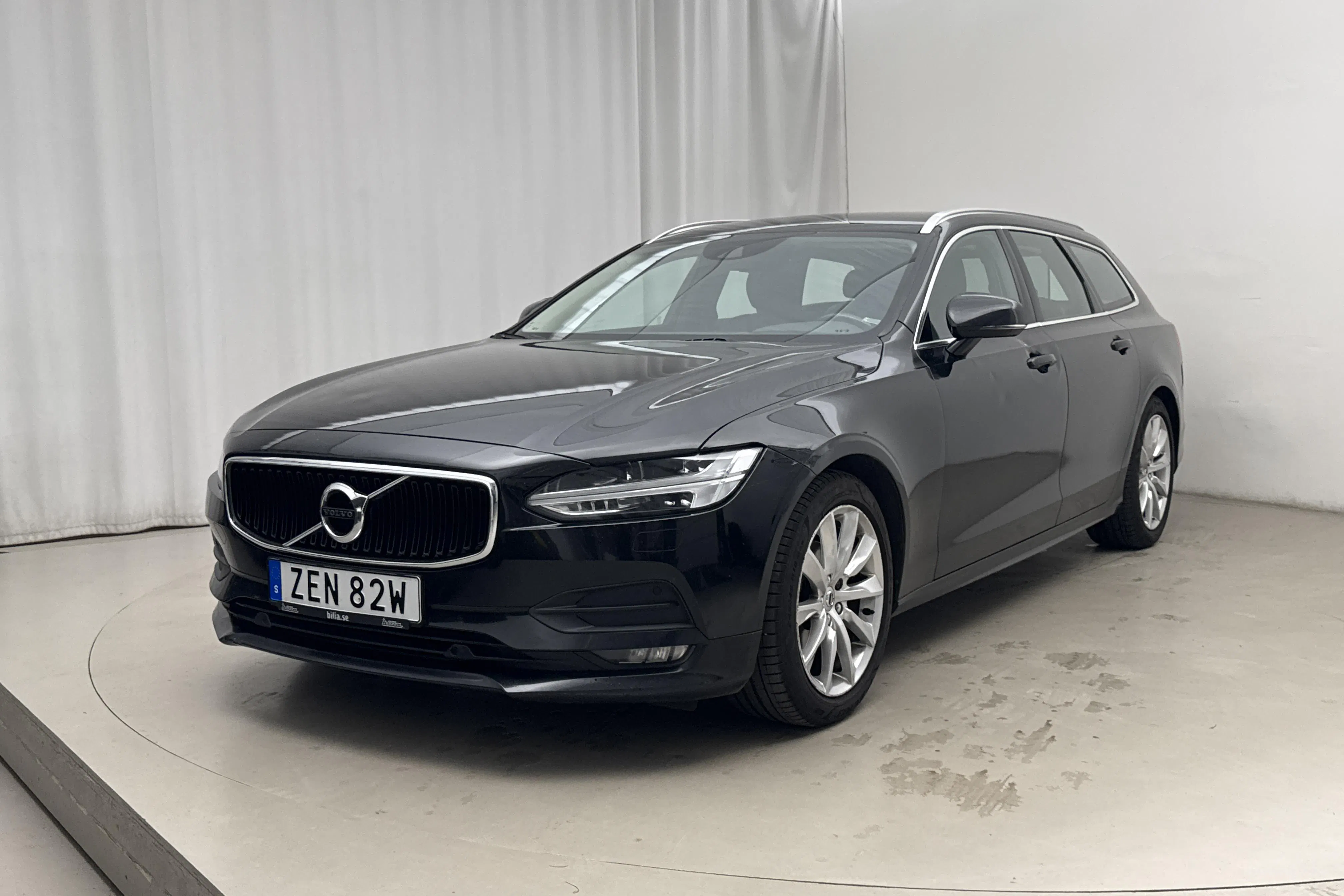 Presentationsfoto 1 av 14: Volvo V90 D4 (190hk) - 27 899 mil - Automat - svart - 2020
