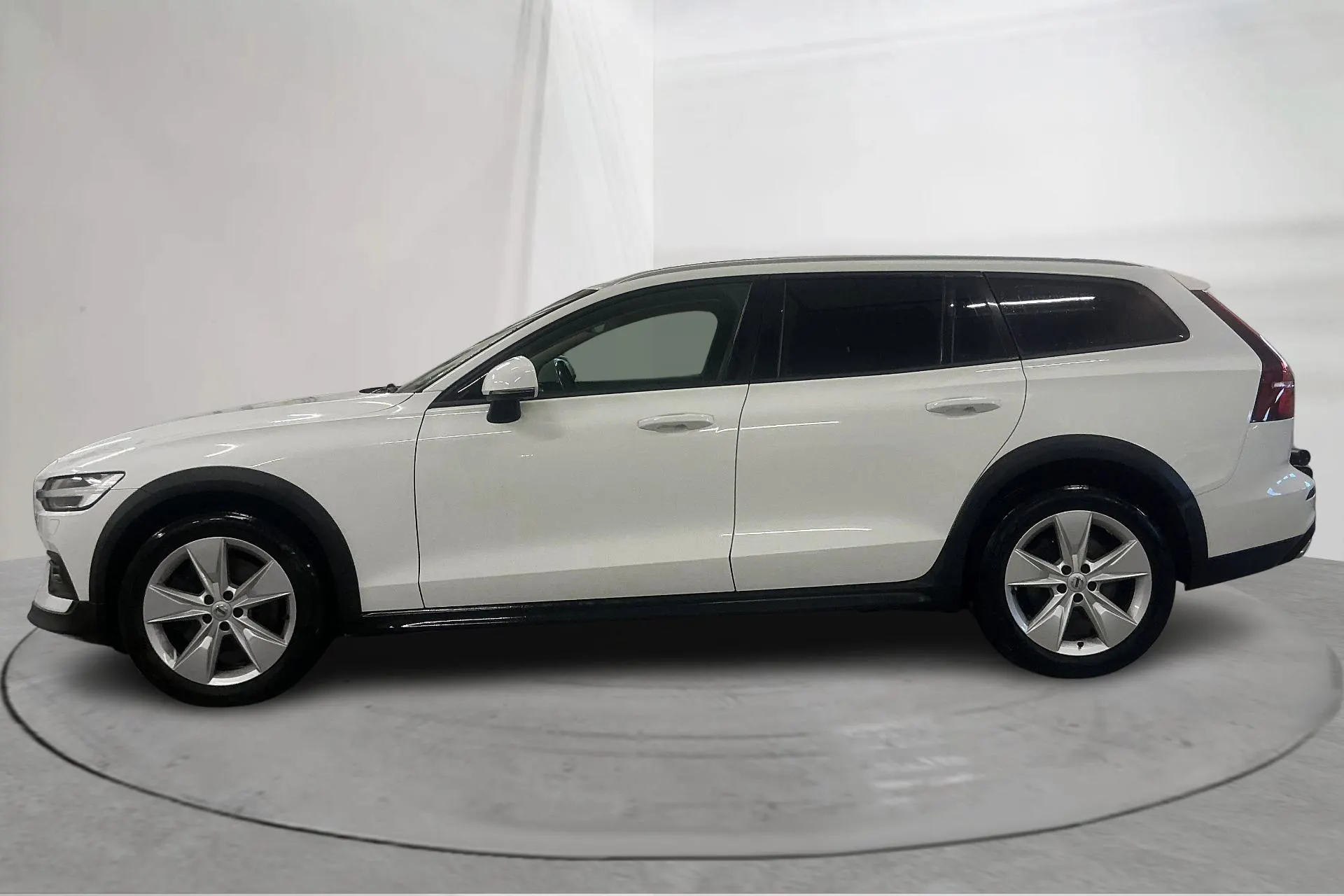 Presentation photo 2 of 25: Volvo V60 D4 Cross Country AWD (190hk) - 244 850 km - Automatic - white - 2020
