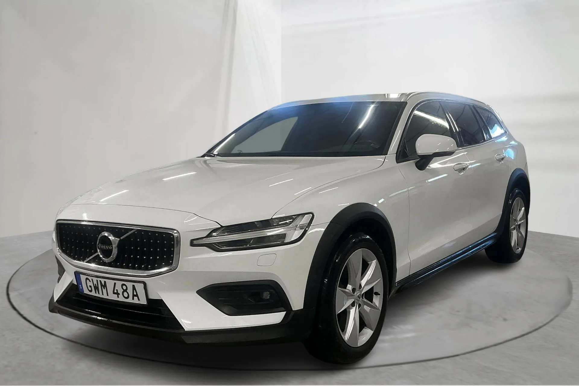 Presentation photo 1 of 25: Volvo V60 D4 Cross Country AWD (190hk) - 244 850 km - Automatic - white - 2020