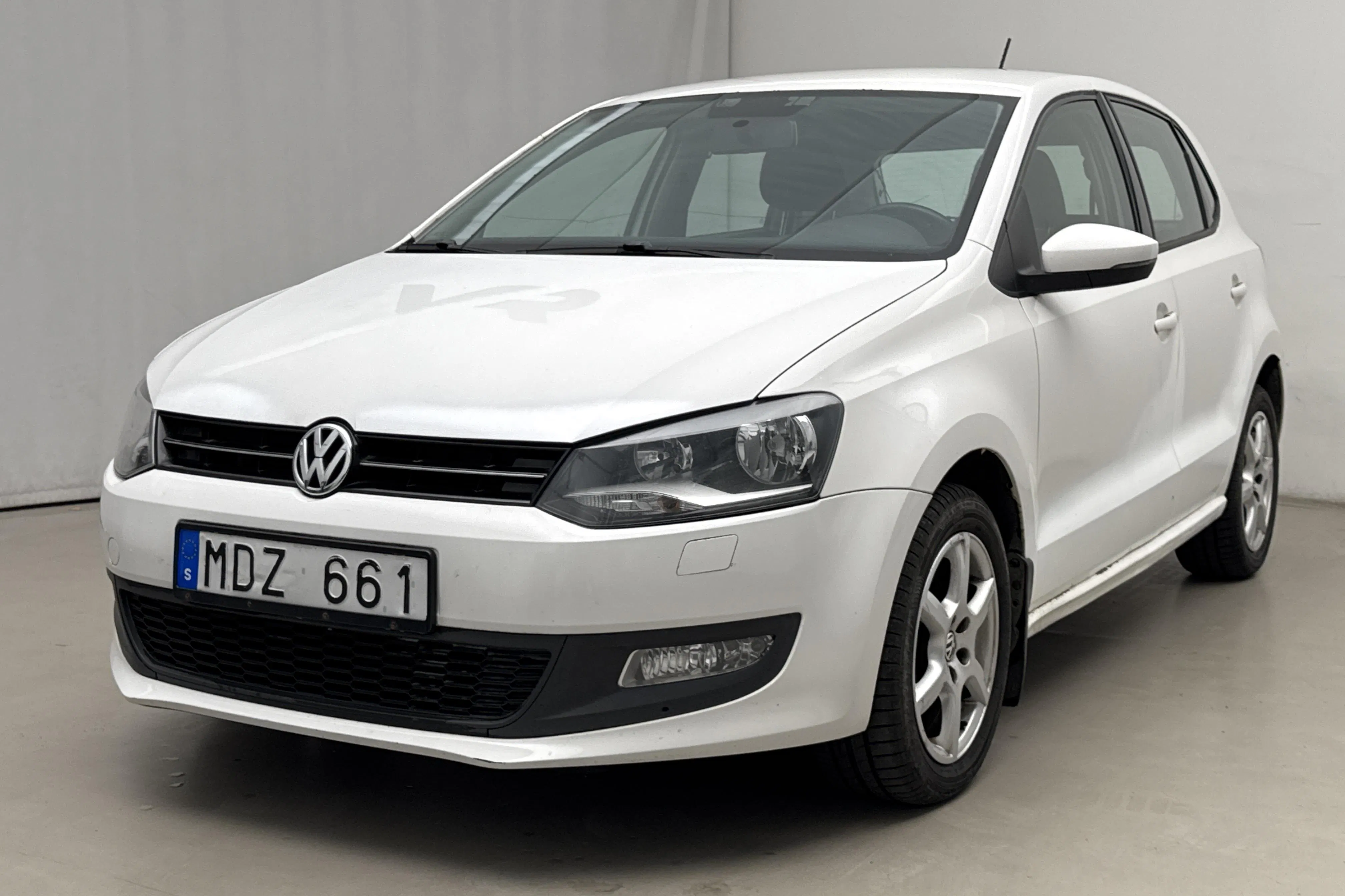 Presentationsfoto 1 av 15: VW Polo 1.6 TDI 5dr (90hk) - 24 638 mil - Manuell - vit - 2013