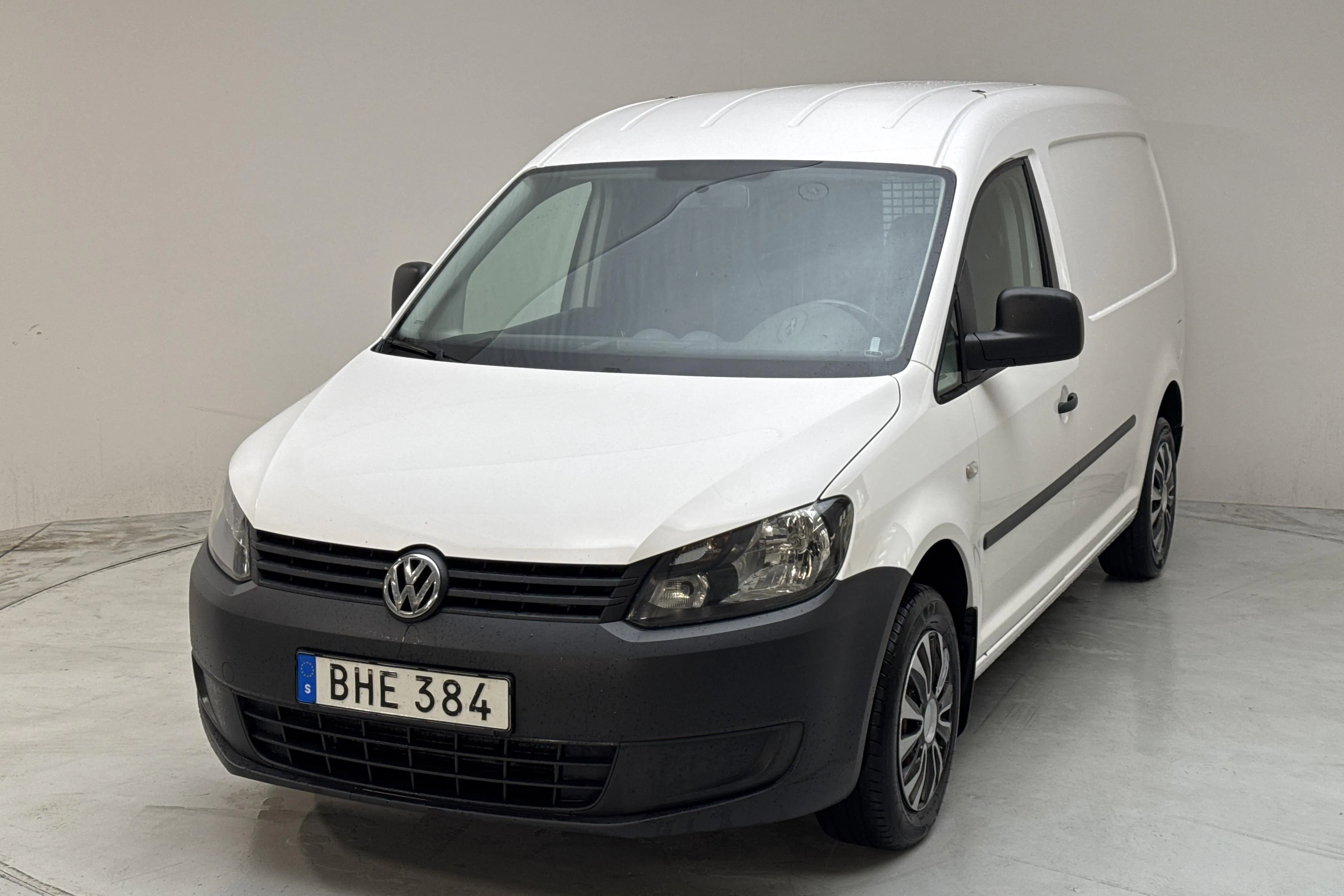 Presentationsfoto 1 av 12: VW Caddy 1.6 TDI Maxi Skåp (102hk) - 14 824 mil - Manuell - vit - 2015