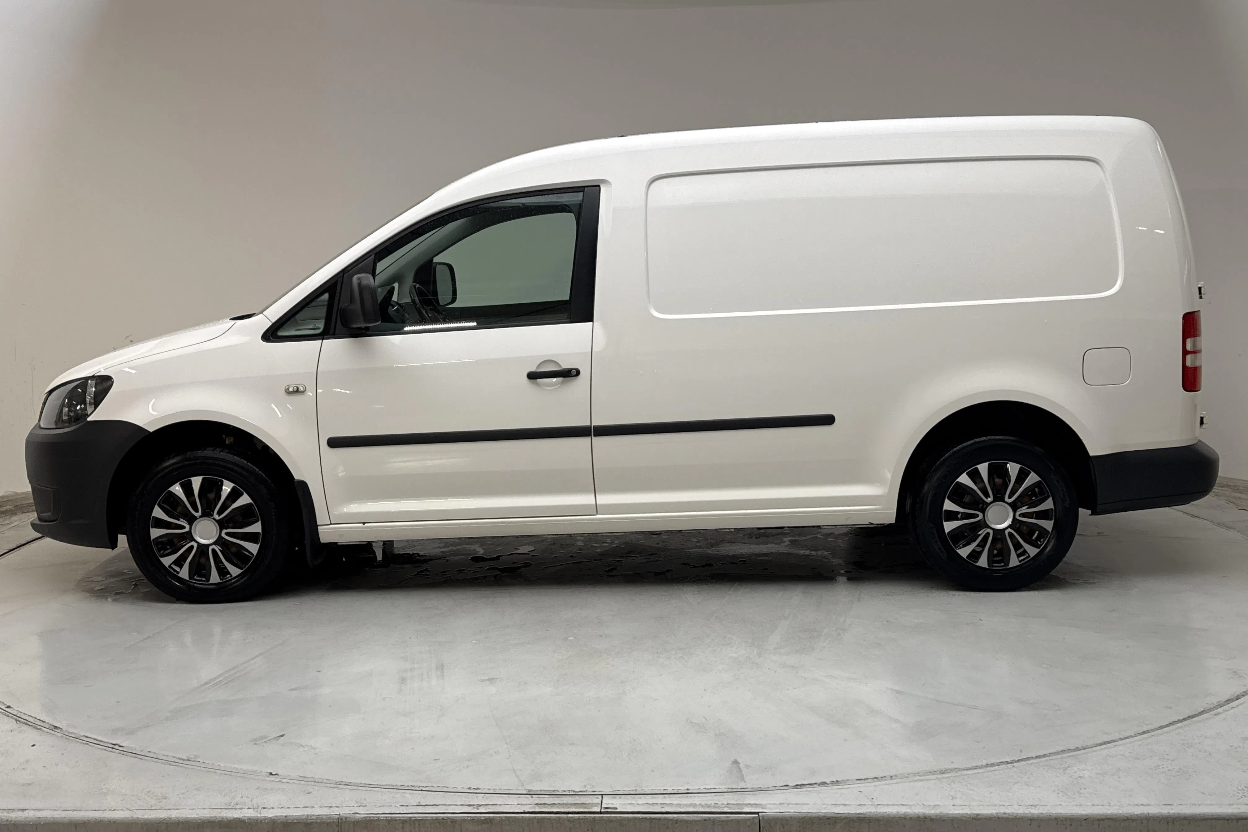 Presentationsfoto 2 av 12: VW Caddy 1.6 TDI Maxi Skåp (102hk) - 14 824 mil - Manuell - vit - 2015