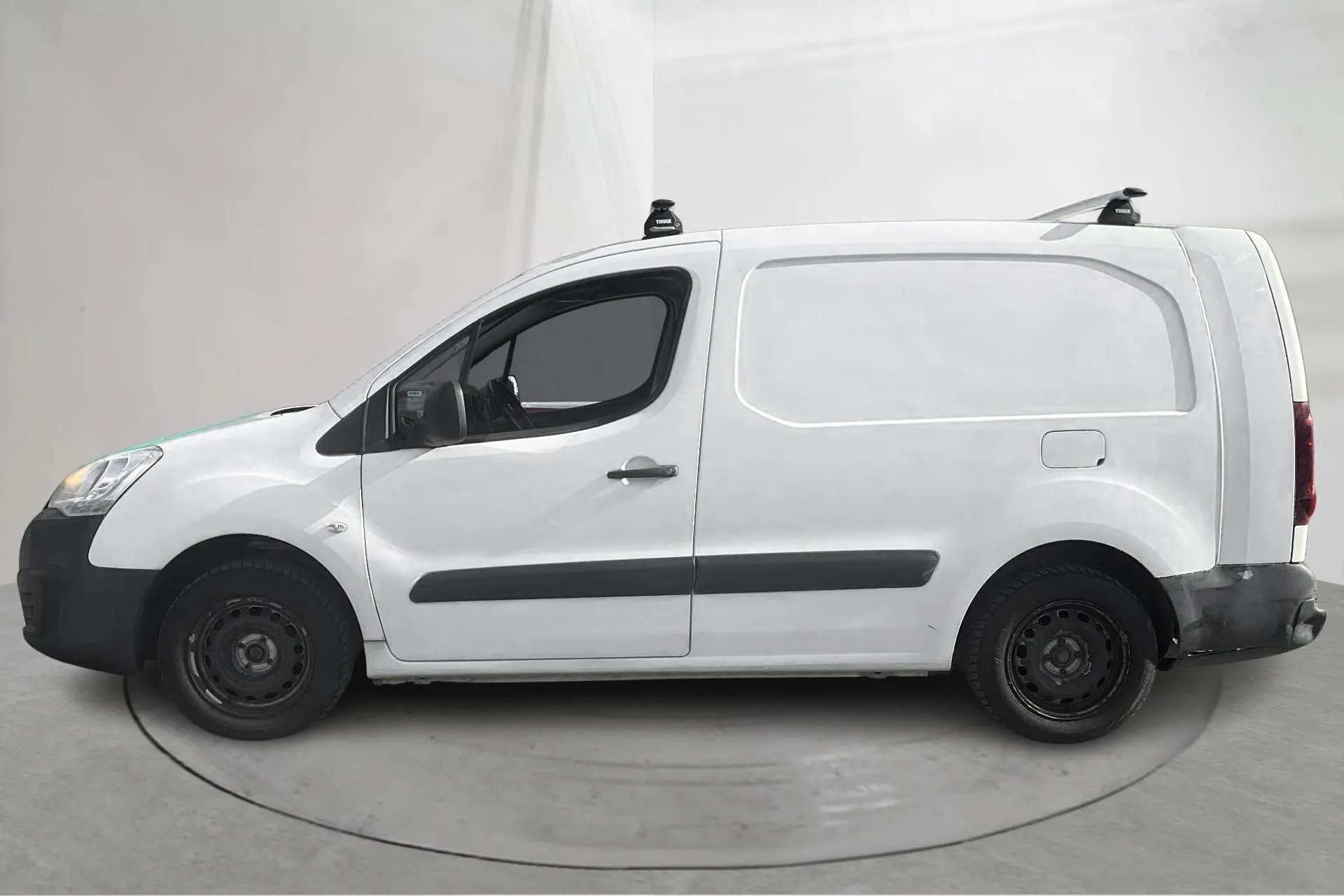 Presentationsfoto 2 av 15: Peugeot Partner 1.6 BlueHDI Skåp (100hk) - 12 453 mil - Manuell - vit - 2016