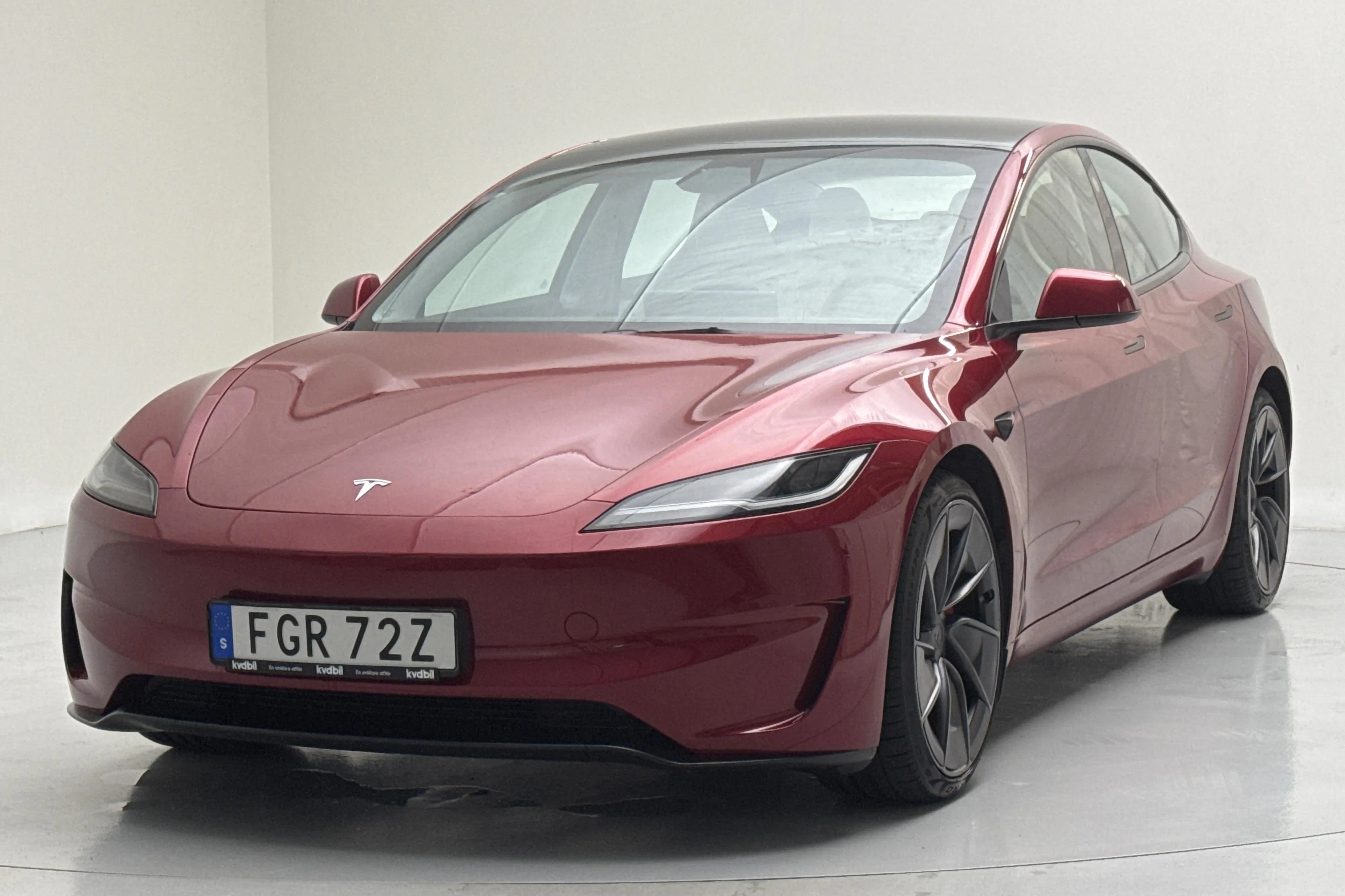 Presentationsfoto 1 av 17: Tesla Model 3 Performance AWD - 4 213 mil - Automat - röd - 2024