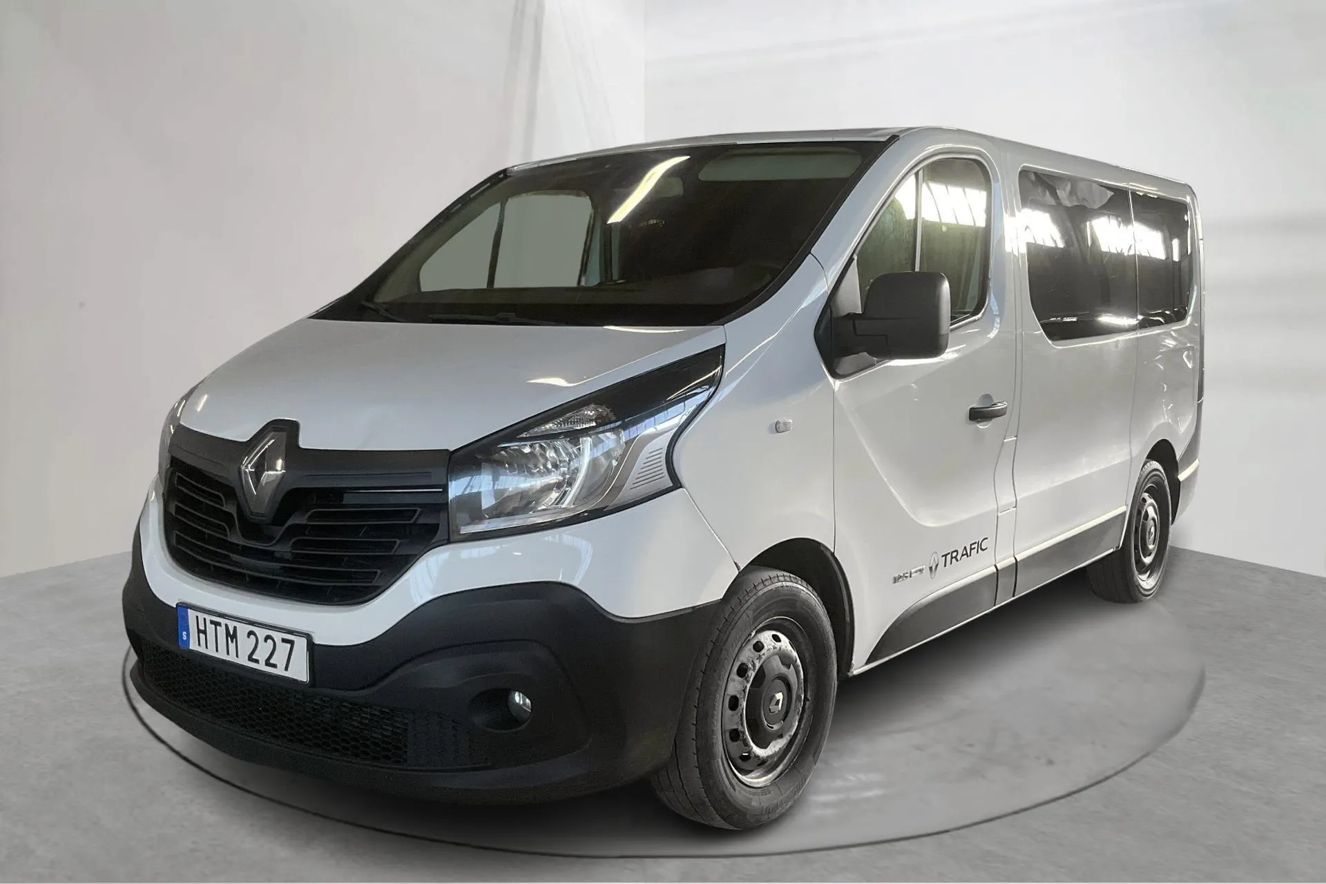 Presentation photo 1 of 14: Renault Trafic Kombi 1.6 dCi (125hk) - 265 920 km - Manual - white - 2016