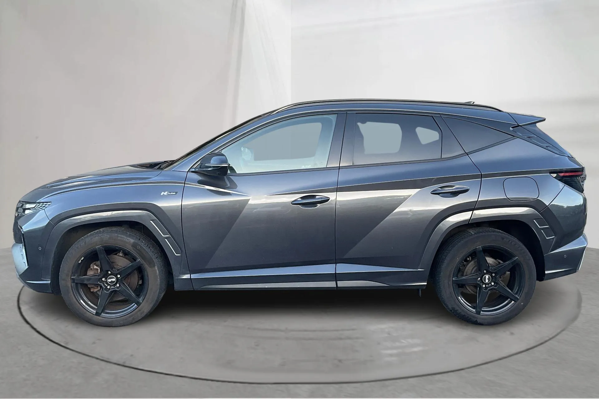 Presentationsfoto 2 av 19: Hyundai Tucson 1.6 GDI plug-in hybrid 4WD (265hk) - 8 928 mil - Automat - grå - 2022