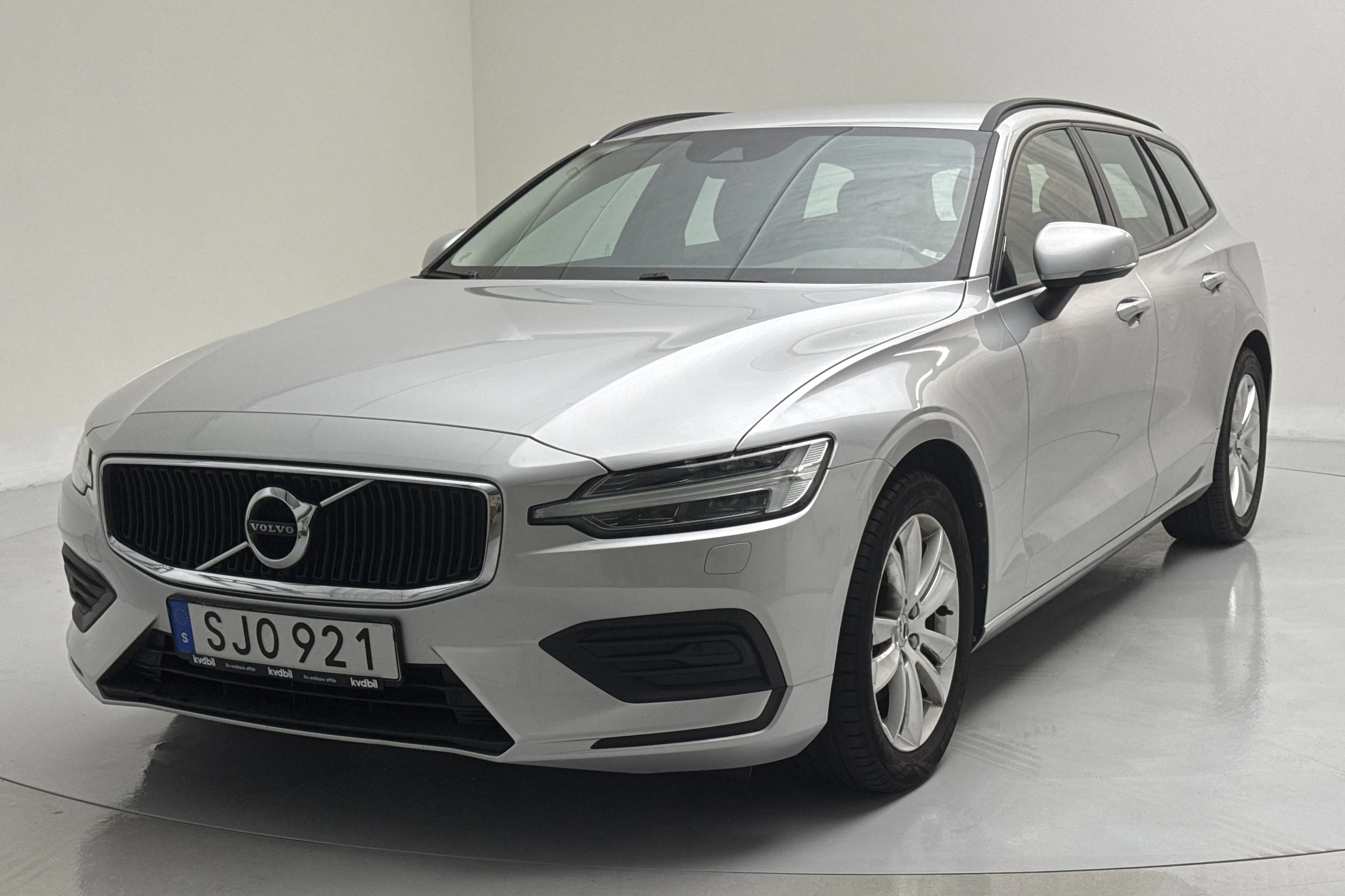 Presentation photo 1 of 13: Volvo V60 D3 (150hk) - 101 180 km - Automatic - silver - 2020