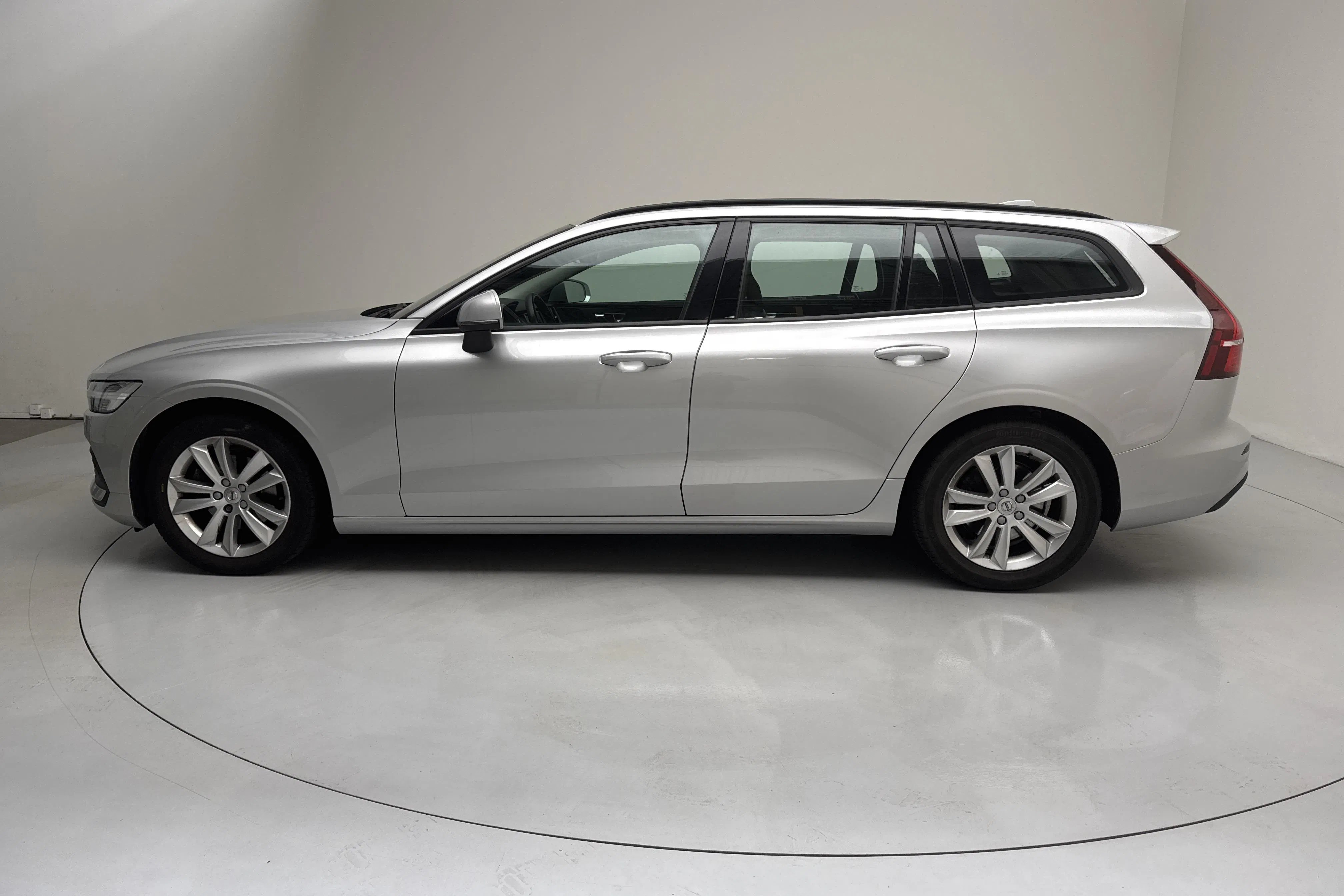 Presentation photo 2 of 13: Volvo V60 D3 (150hk) - 101 180 km - Automatic - silver - 2020