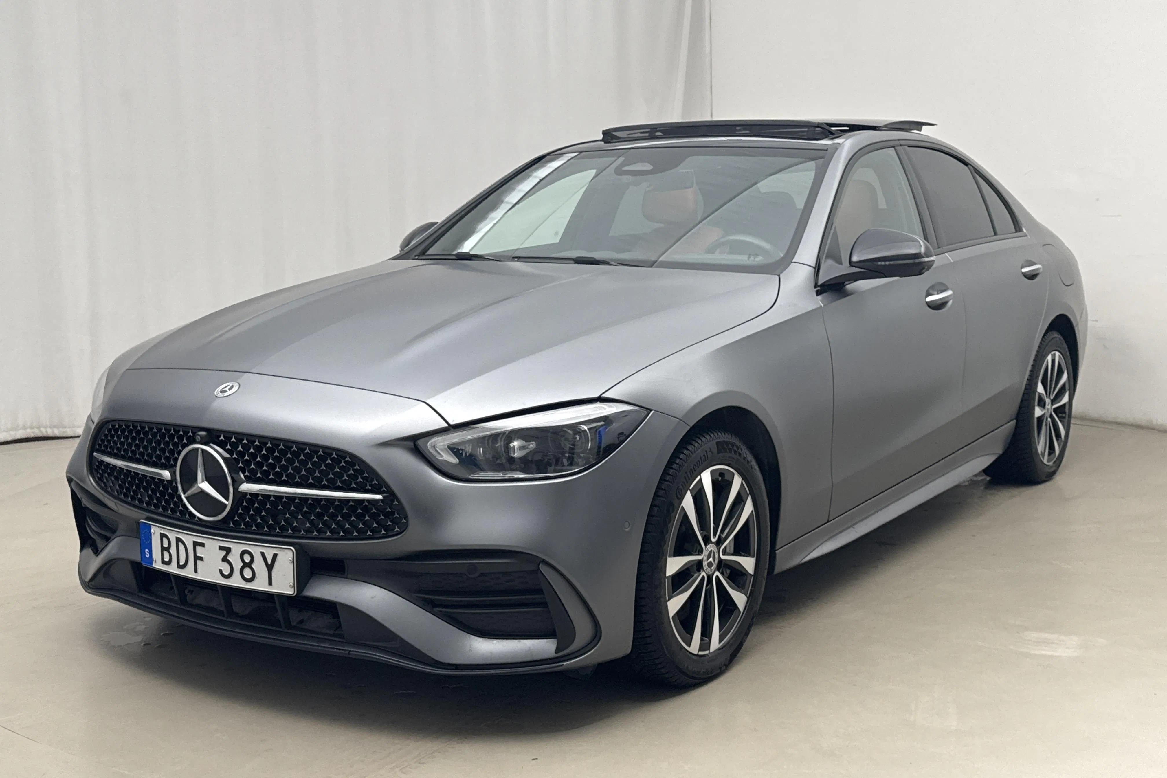 Presentation photo 1 of 24: Mercedes C 300 de 4Matic Sedan W206 (319hk) - 78 600 km - Automatic - gray - 2023