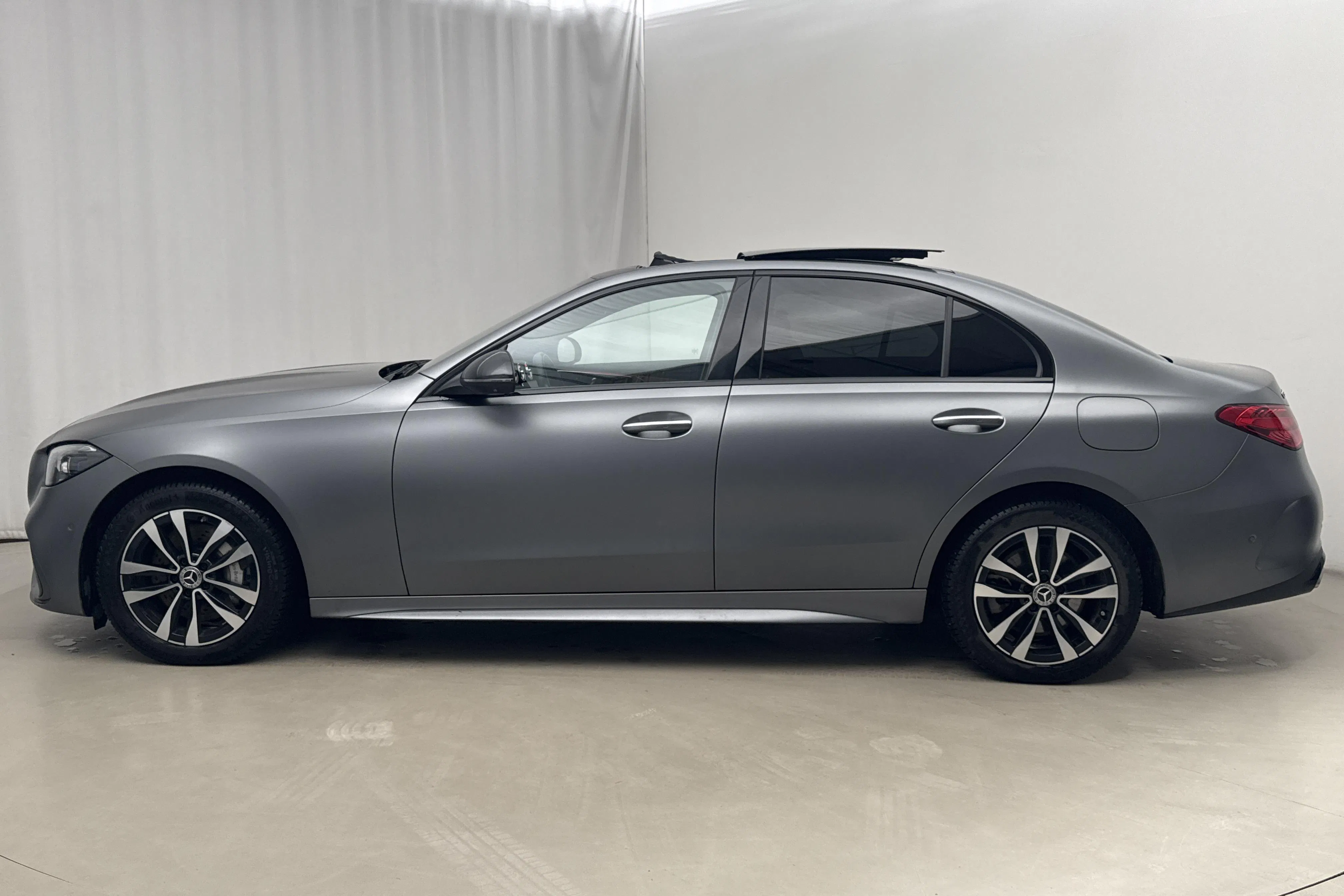 Presentation photo 2 of 24: Mercedes C 300 de 4Matic Sedan W206 (319hk) - 78 600 km - Automatic - gray - 2023