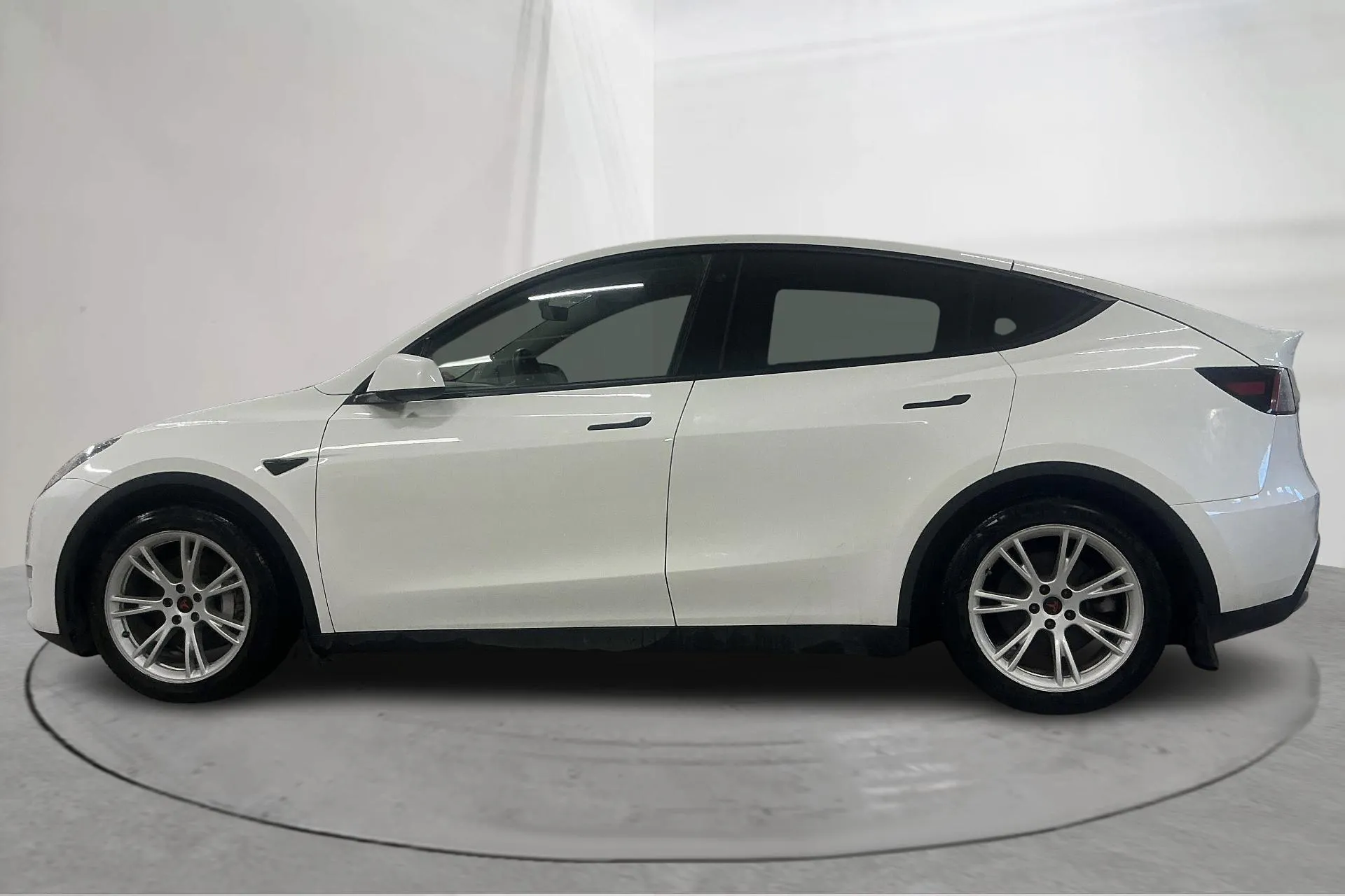 Presentationsfoto 2 av 30: Tesla Model Y Long Range Dual Motor AWD - 17 215 mil - Automat - vit - 2024