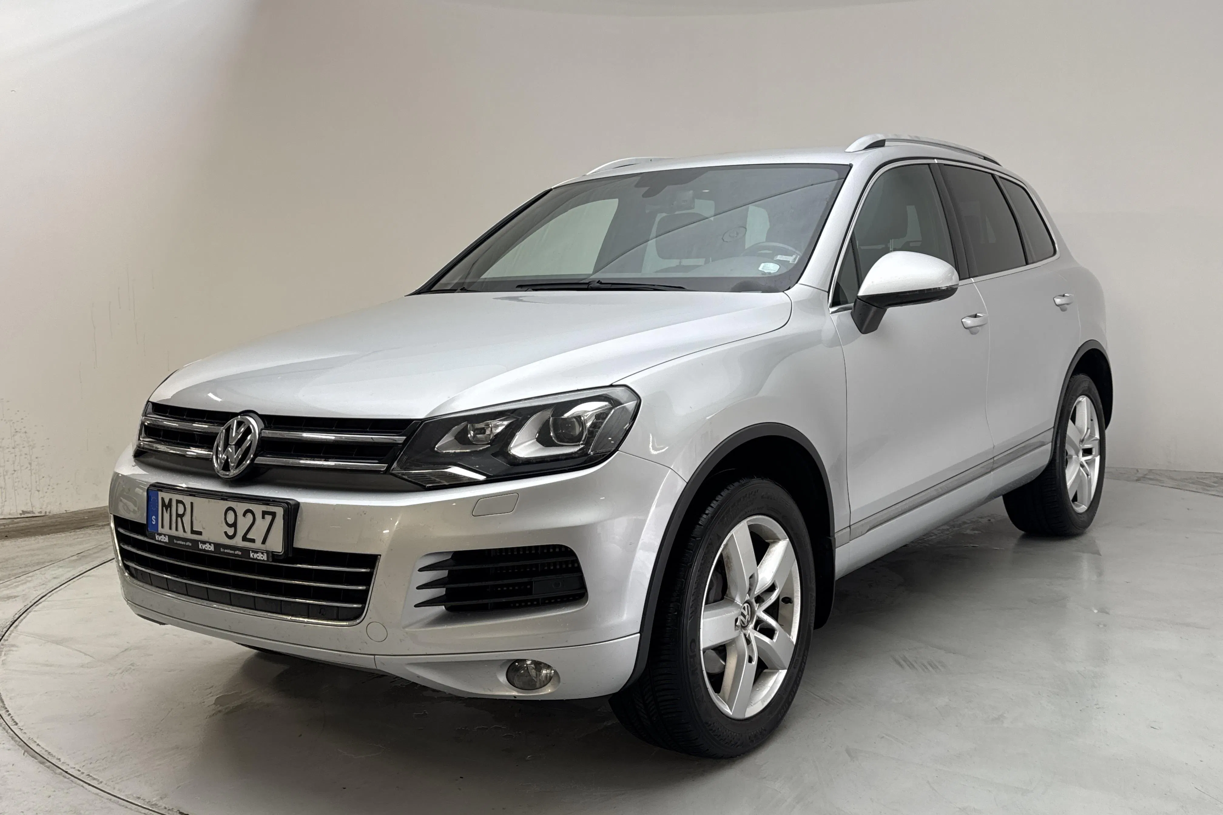 Presentationsfoto 1 av 15: VW Touareg V6 TDI BlueMotion Technology (245hk) - 15 060 mil - Automat - silver - 2012