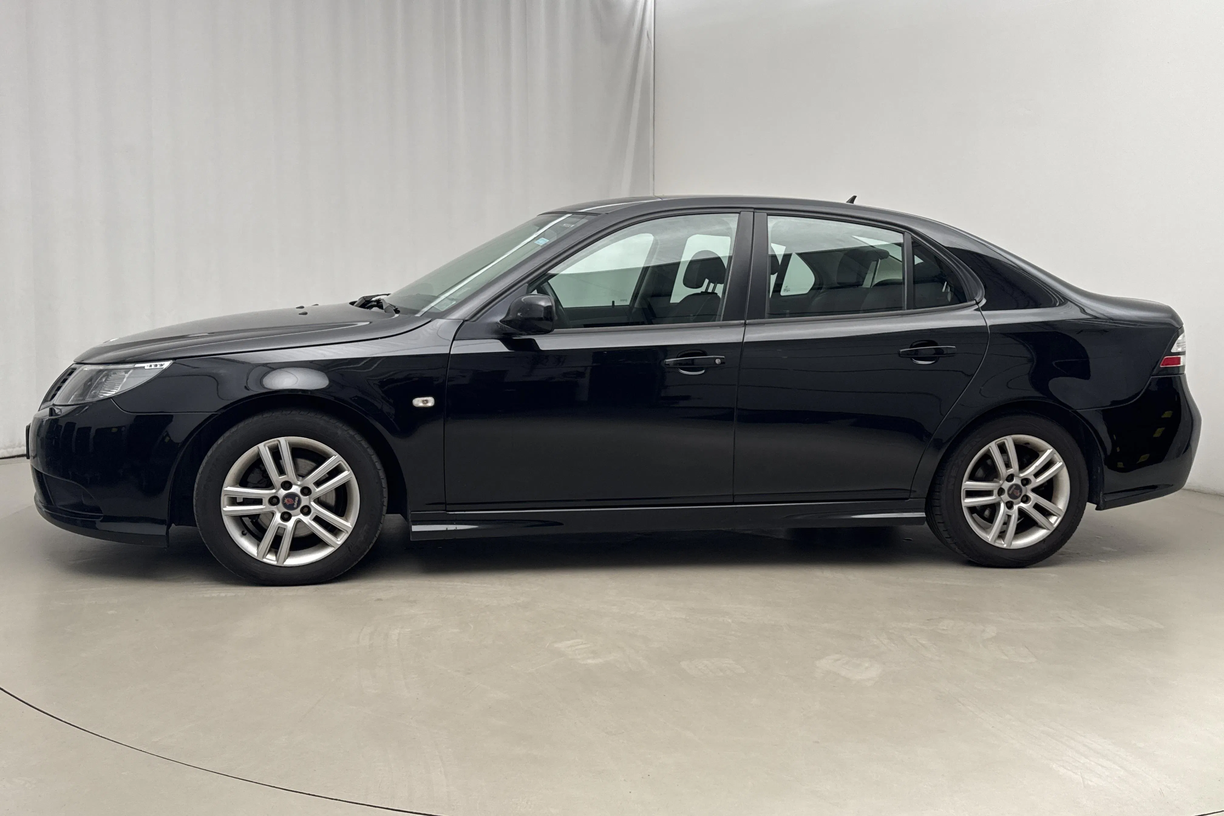 Presentationsfoto 2 av 18: Saab 9-3 2.0t BioPower SportSedan (175hk) - 13 030 mil - Manuell - svart - 2011