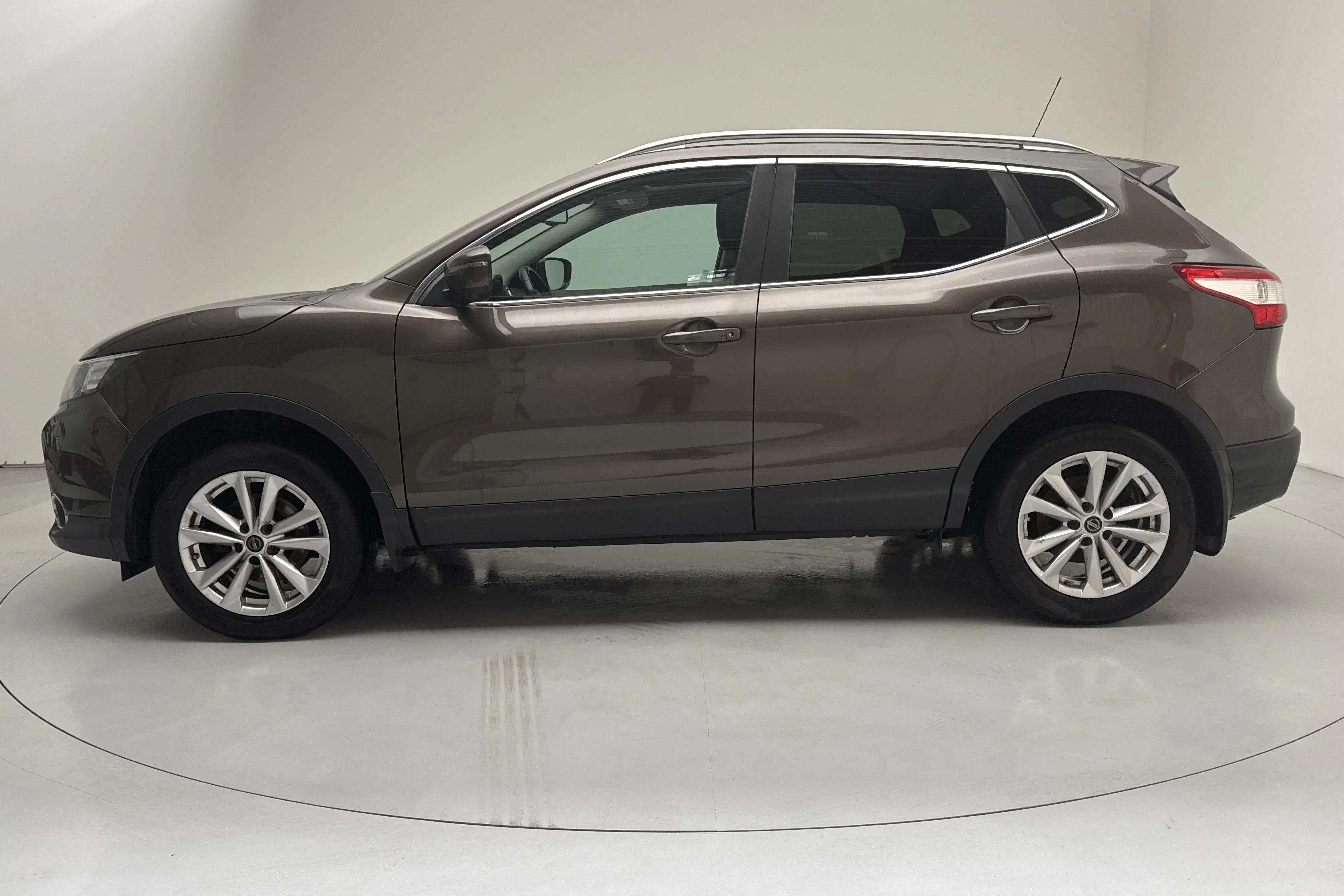 Presentationsfoto 2 av 15: Nissan Qashqai 1.5 dCi (110hk) - 20 265 mil - Manuell - brun - 2016