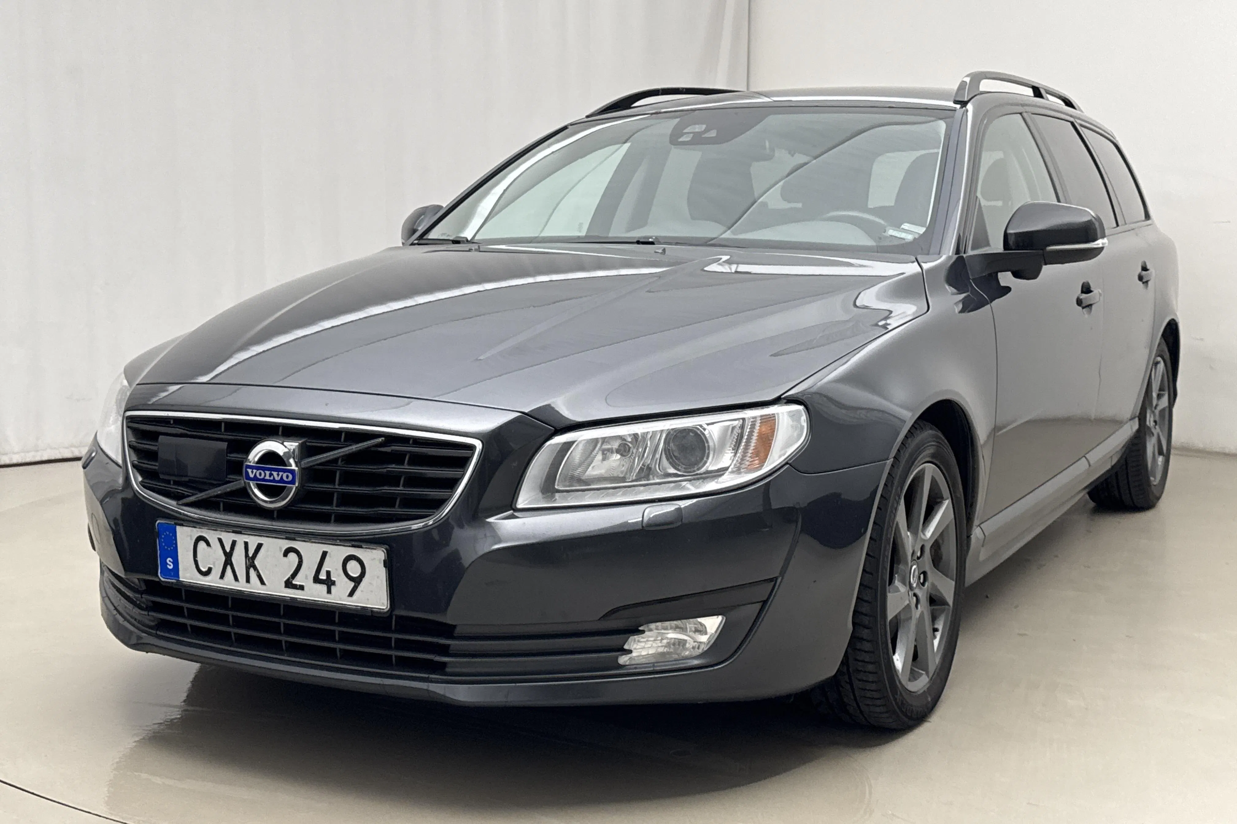 Presentationsfoto 1 av 15: Volvo V70 II D4 (181hk) - 24 051 mil - Manuell - grå - 2015