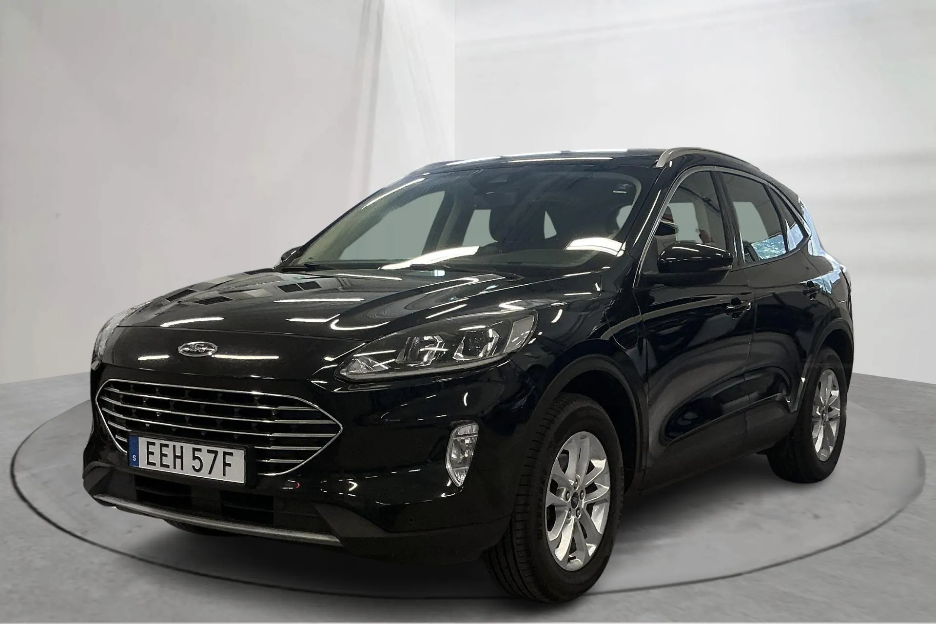 Presentationsfoto 1 av 17: Ford Kuga 2.5 PHEV (225hk) - 10 451 mil - Automat - svart - 2021
