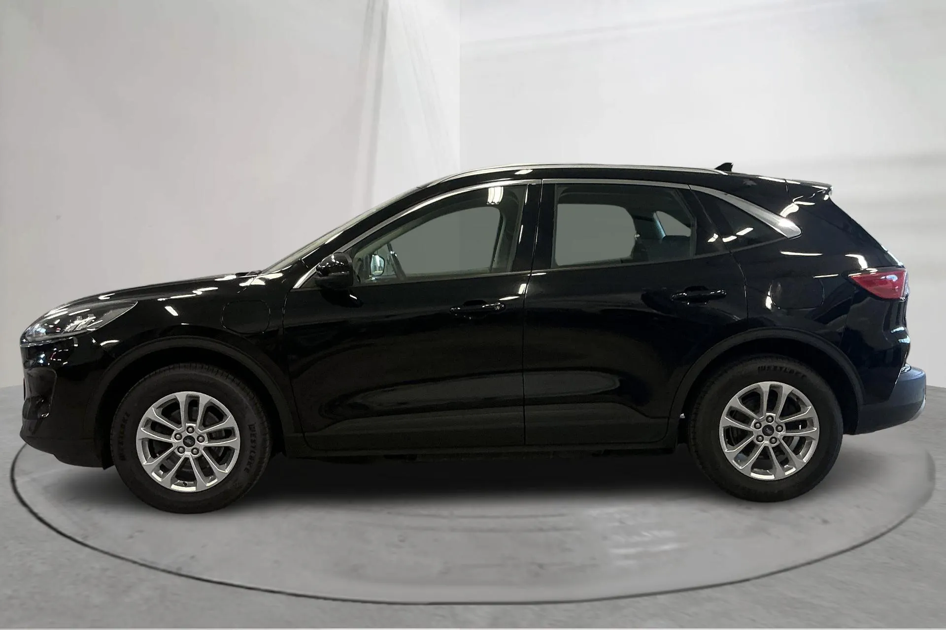 Presentationsfoto 2 av 17: Ford Kuga 2.5 PHEV (225hk) - 10 451 mil - Automat - svart - 2021