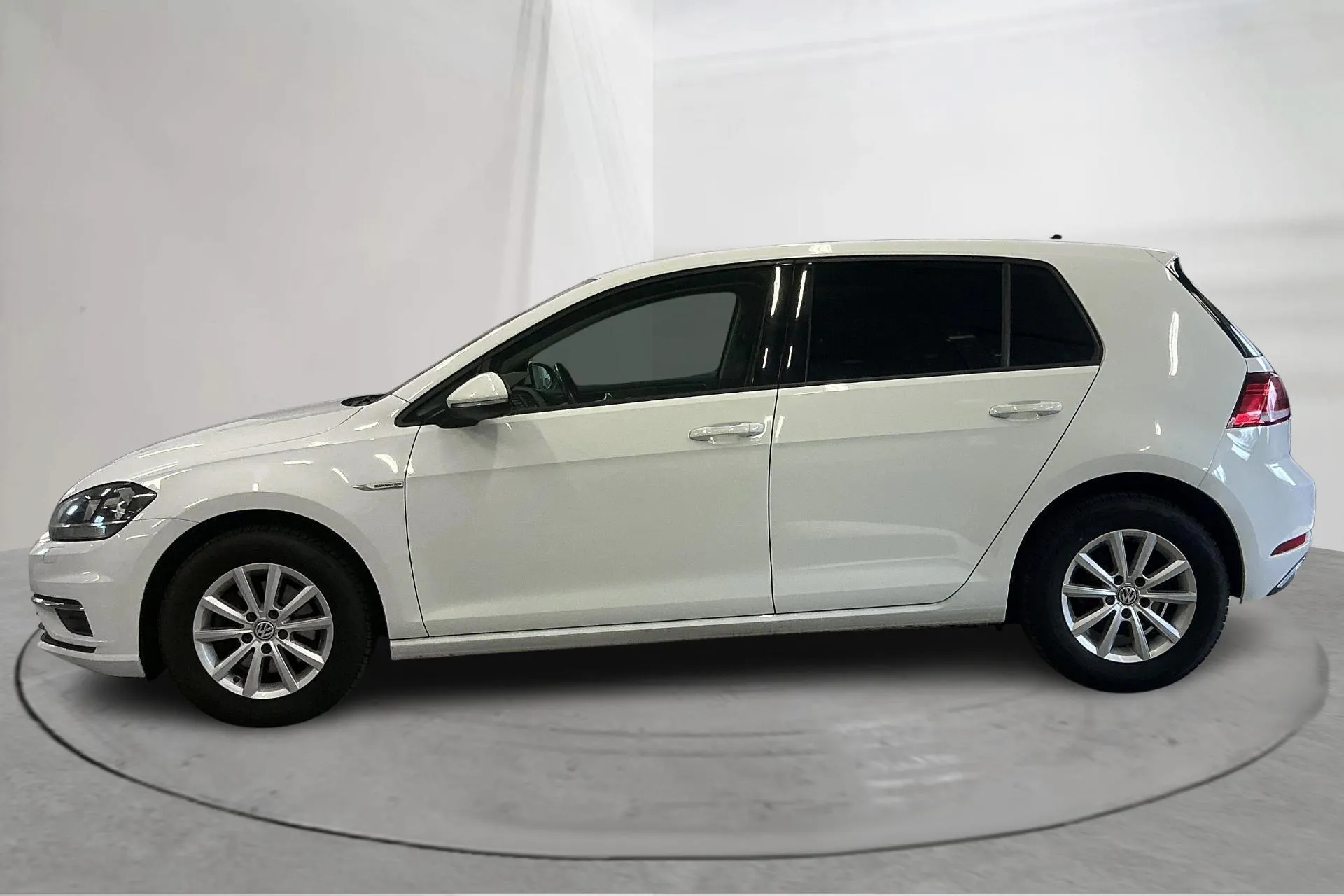 Presentation photo 2 of 12: VW Golf VII 1.4 TGI 5dr (110hk) - 166 950 km - Automatic - white - 2018