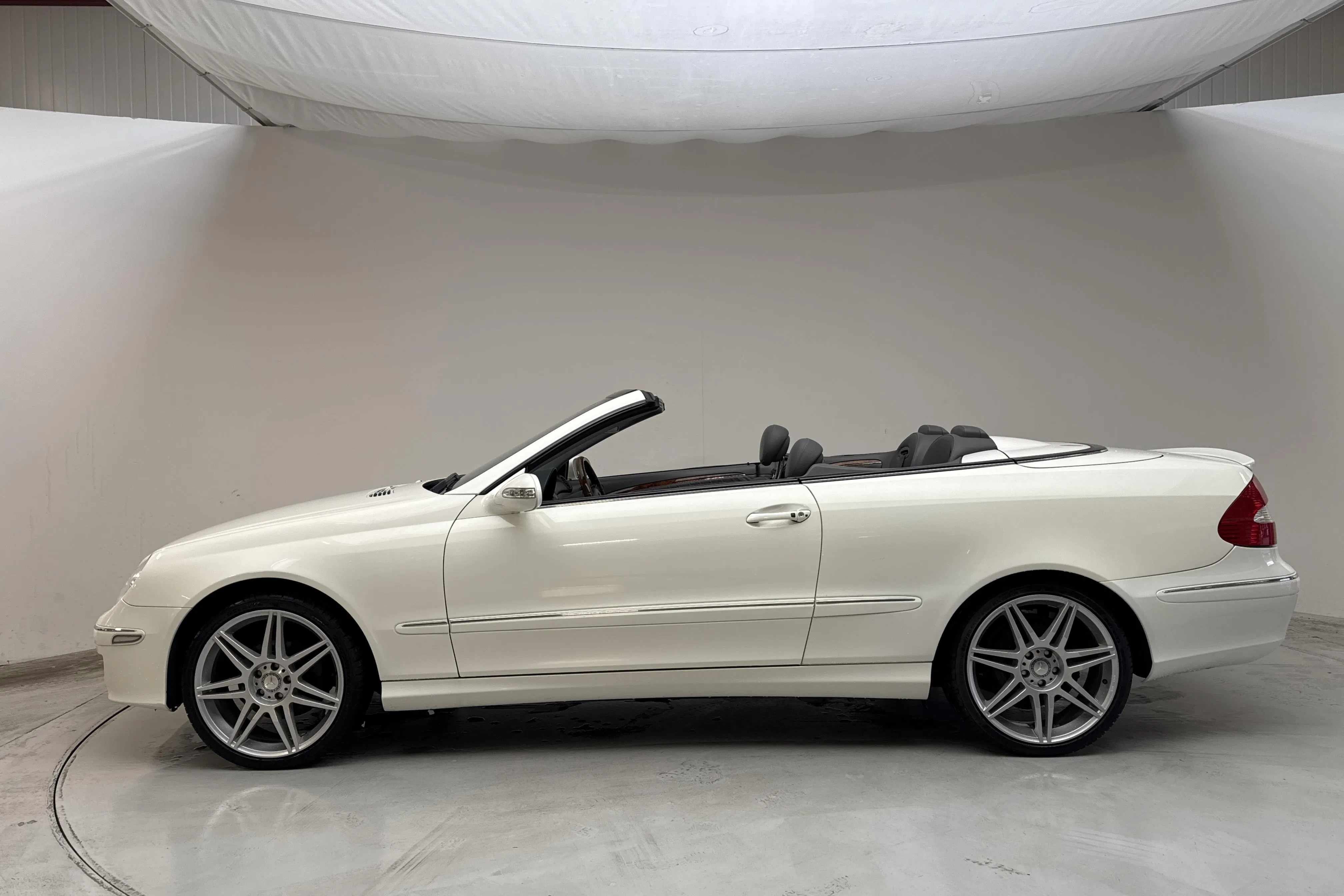 Presentation photo 2 of 18: Mercedes CLK 350 R171 (272hk) - 105 140 km - Automatic - white - 2006