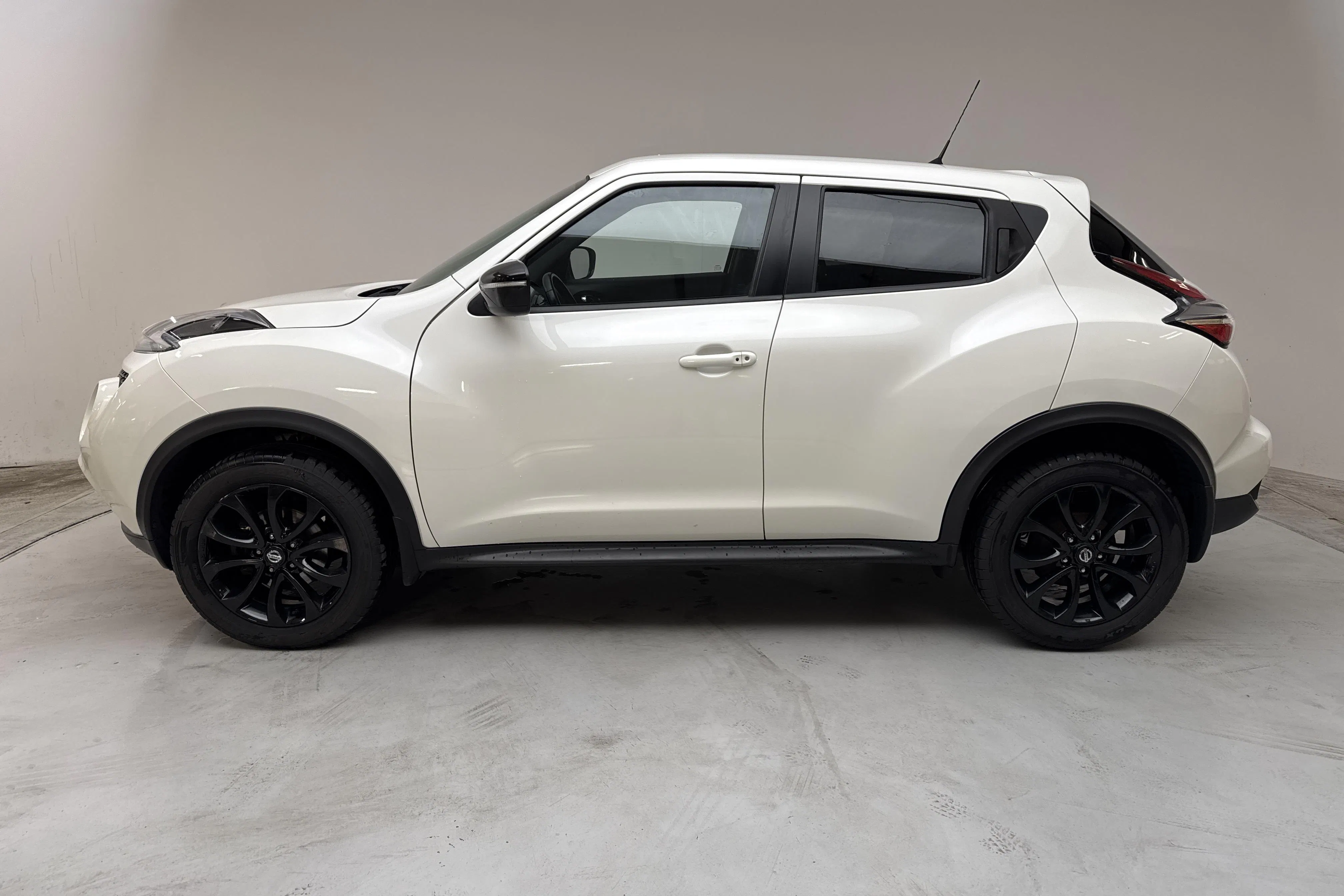 Presentationsfoto 2 av 13: Nissan Juke 1.2 DIG-T (115hk) - 9 584 mil - Manuell - vit - 2018