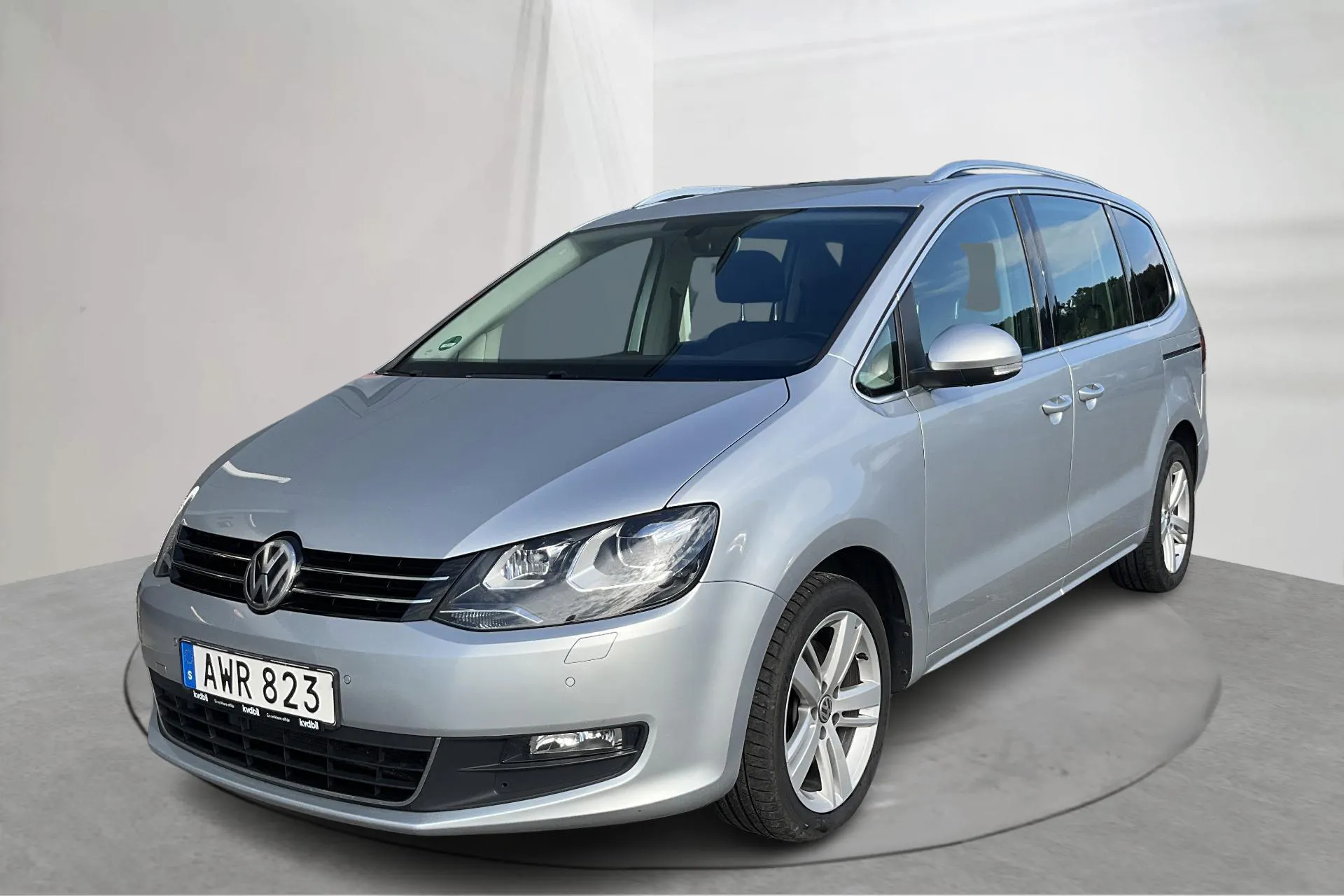 Presentationsfoto 1 av 18: VW Sharan 2.0 TDI (150hk) - 17 952 mil - Automat - silver - 2016