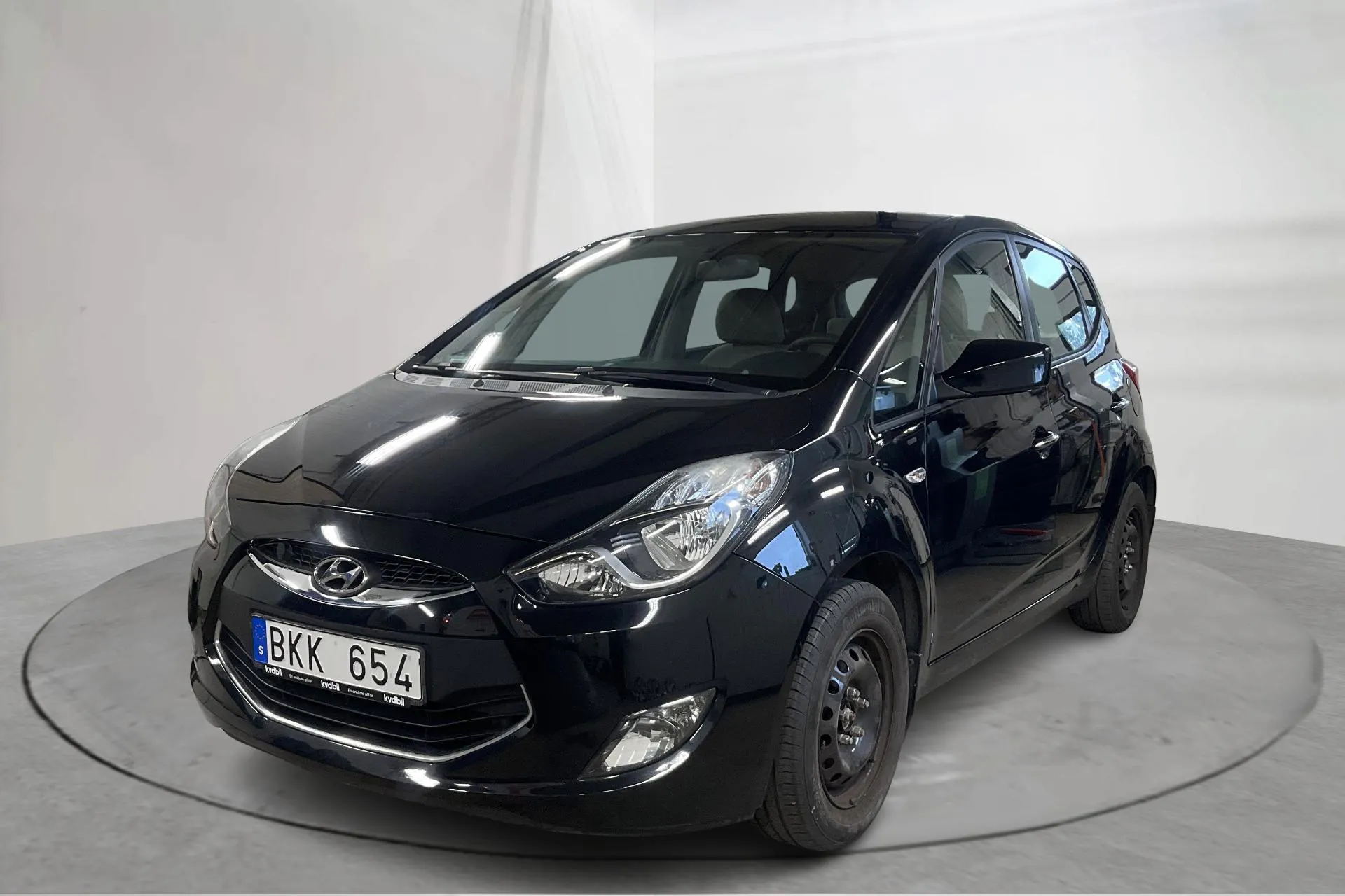 Presentationsfoto 1 av 14: Hyundai ix20 1.4 (90hk) - 6 142 mil - Manuell - svart - 2012