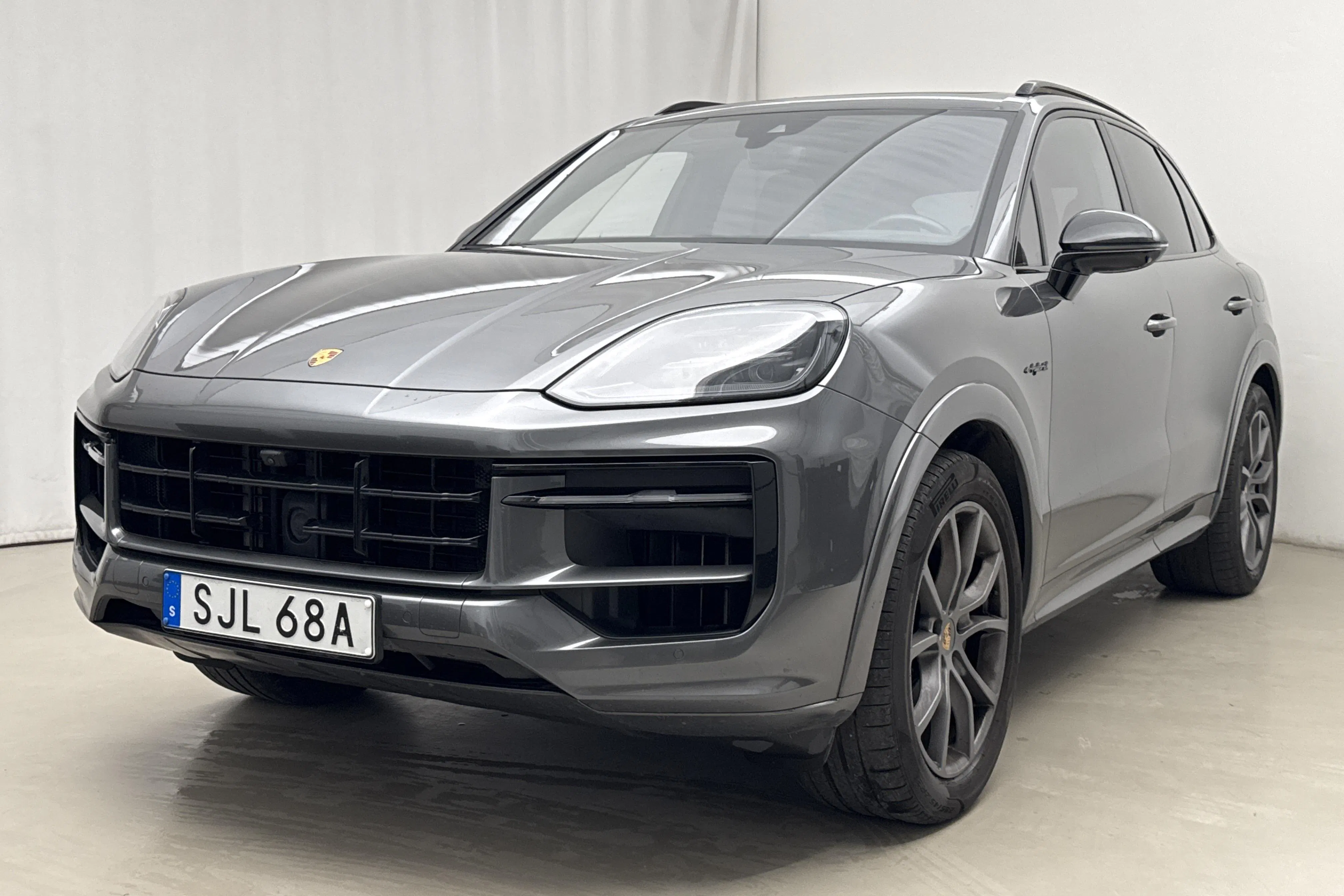 Presentation photo 1 of 25: Porsche Cayenne E-Hybrid (470hk) - 121 820 km - Automatic - dark grey - 2024