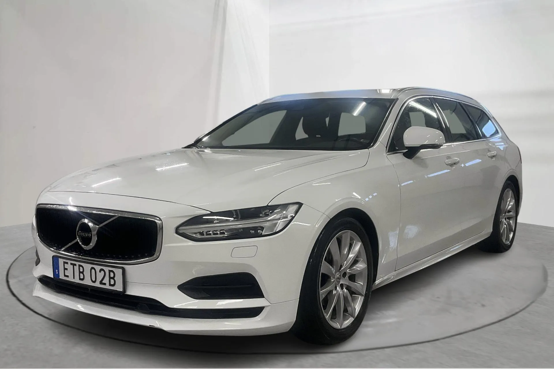 Presentation photo 1 of 19: Volvo V90 D4 AWD (190hk) - 122 200 km - Automatic - white - 2020