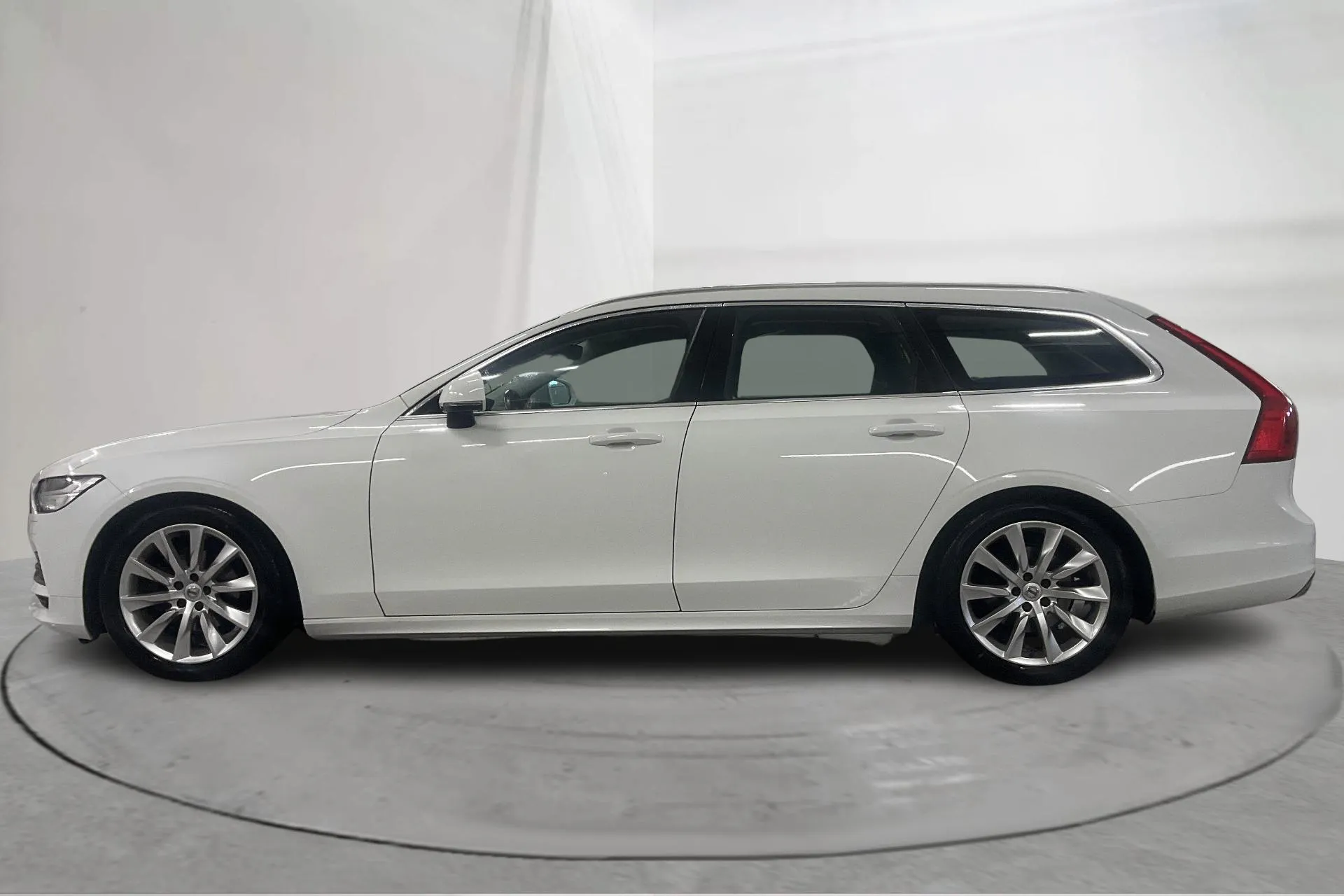 Presentation photo 2 of 19: Volvo V90 D4 AWD (190hk) - 122 200 km - Automatic - white - 2020