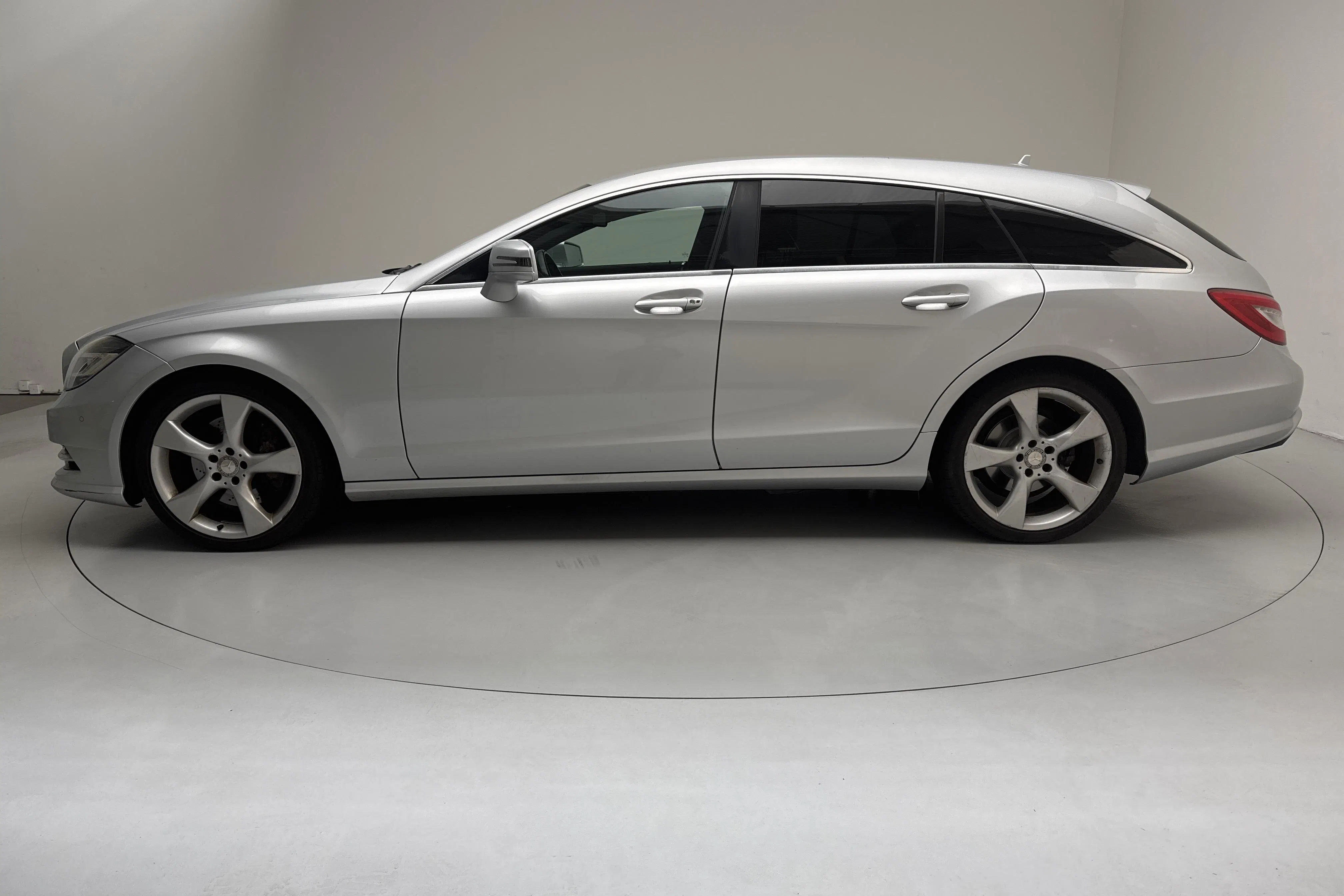 Presentation photo 2 of 13: Mercedes CLS 350 CDI Shooting Brake (265hk) - 239 610 km - Automatic - silver - 2013